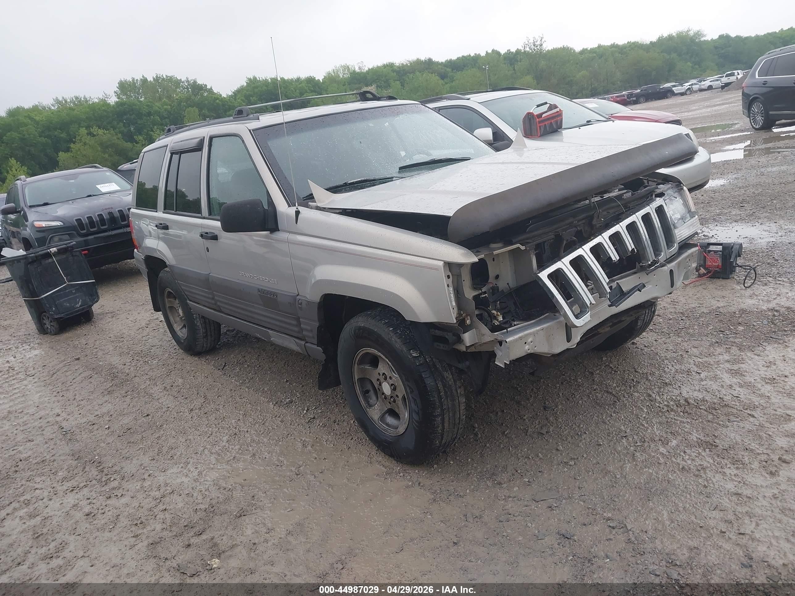 1997 Jeep Grand Cherokee Laredo, VIN 1J4GZ58S9VC577178 — Front end