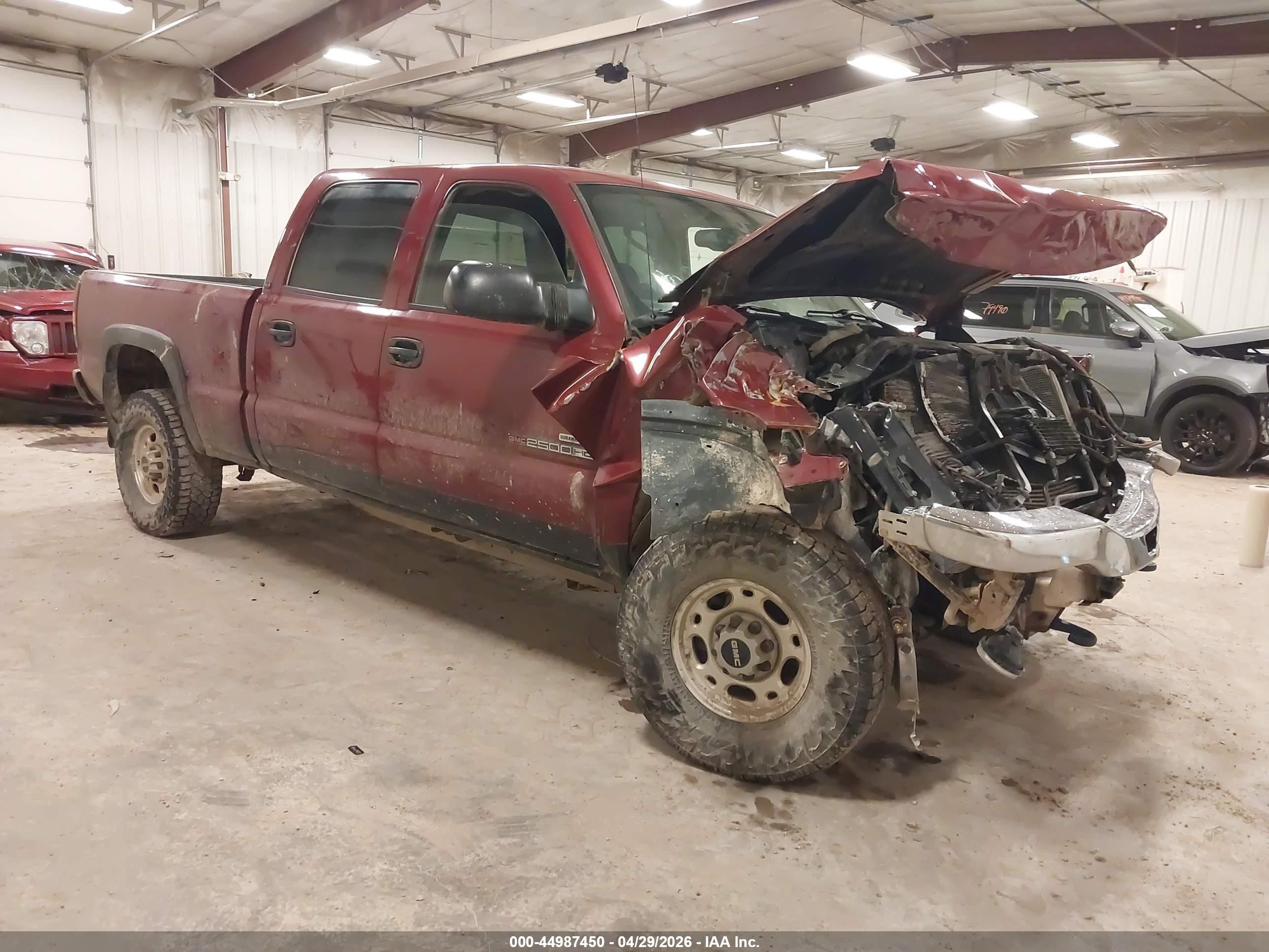 2005 GMC Sierra 2500HD SLT, VIN 1GTHK23275F972947 — Front end