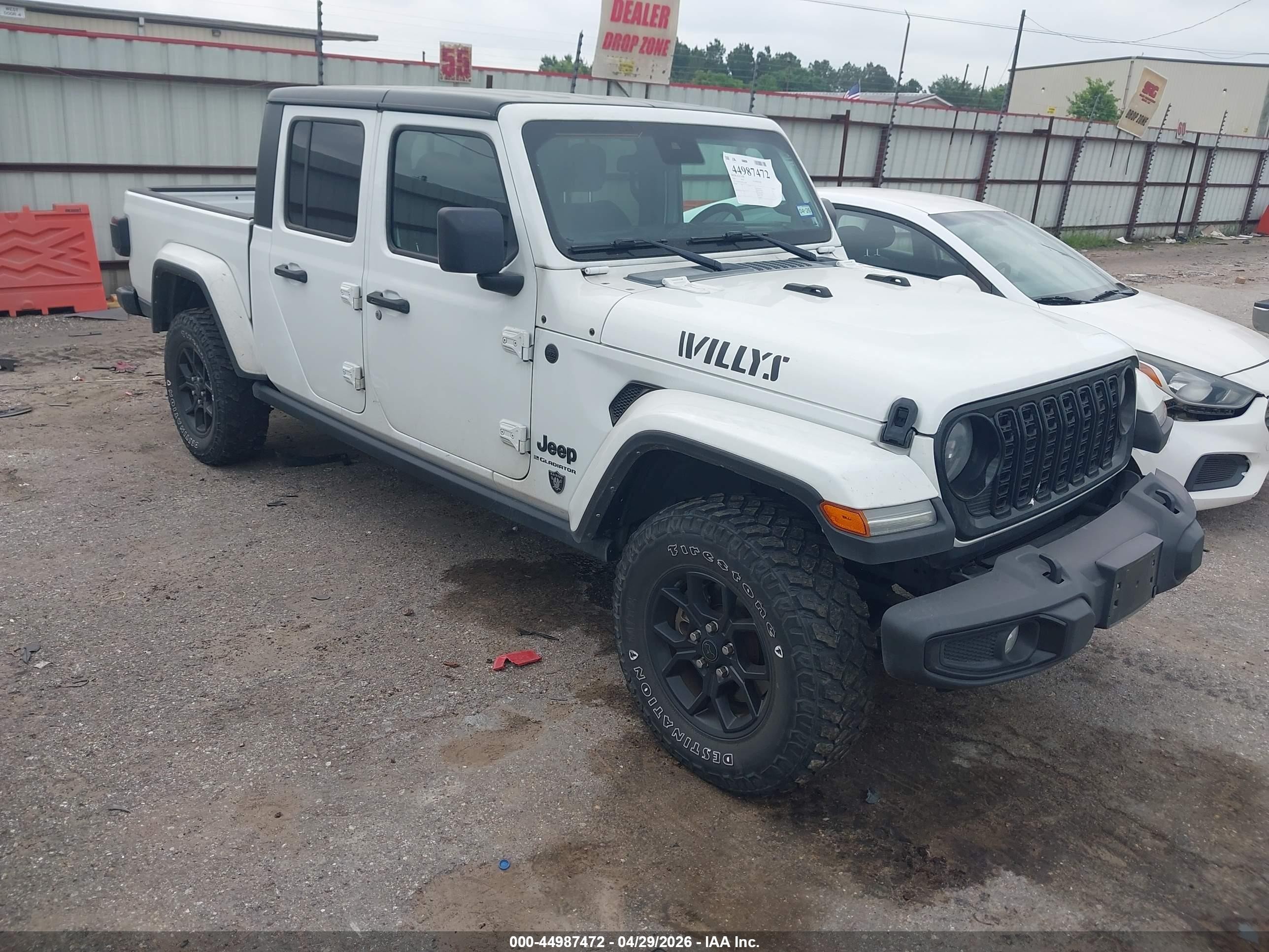 2024 Jeep Gladiator Sport, VIN 1C6HJTAG2RL110046 — Front end