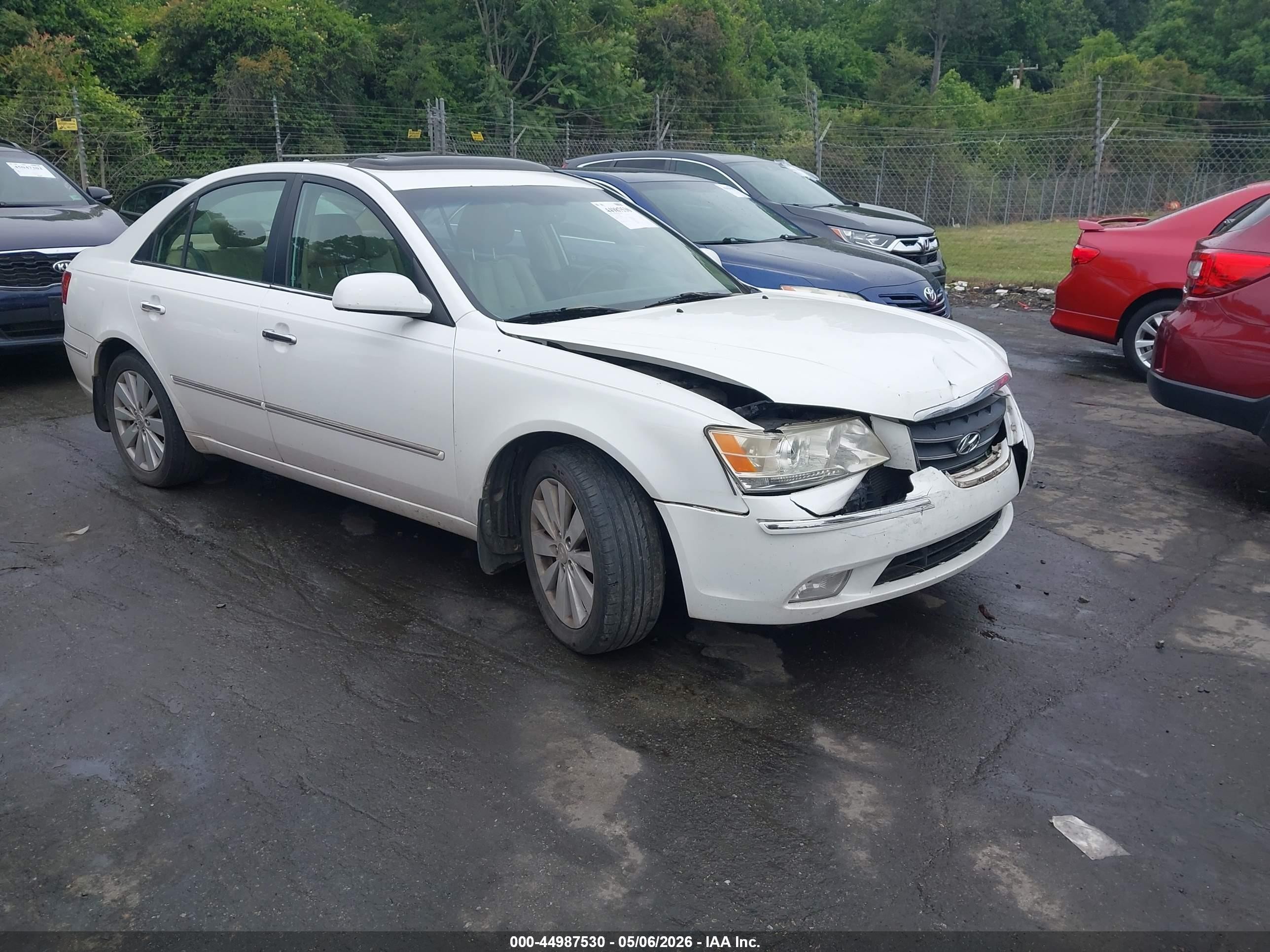 2010 Hyundai Sonata Limited, VIN 5NPEU4ACXAH629554 — Front end