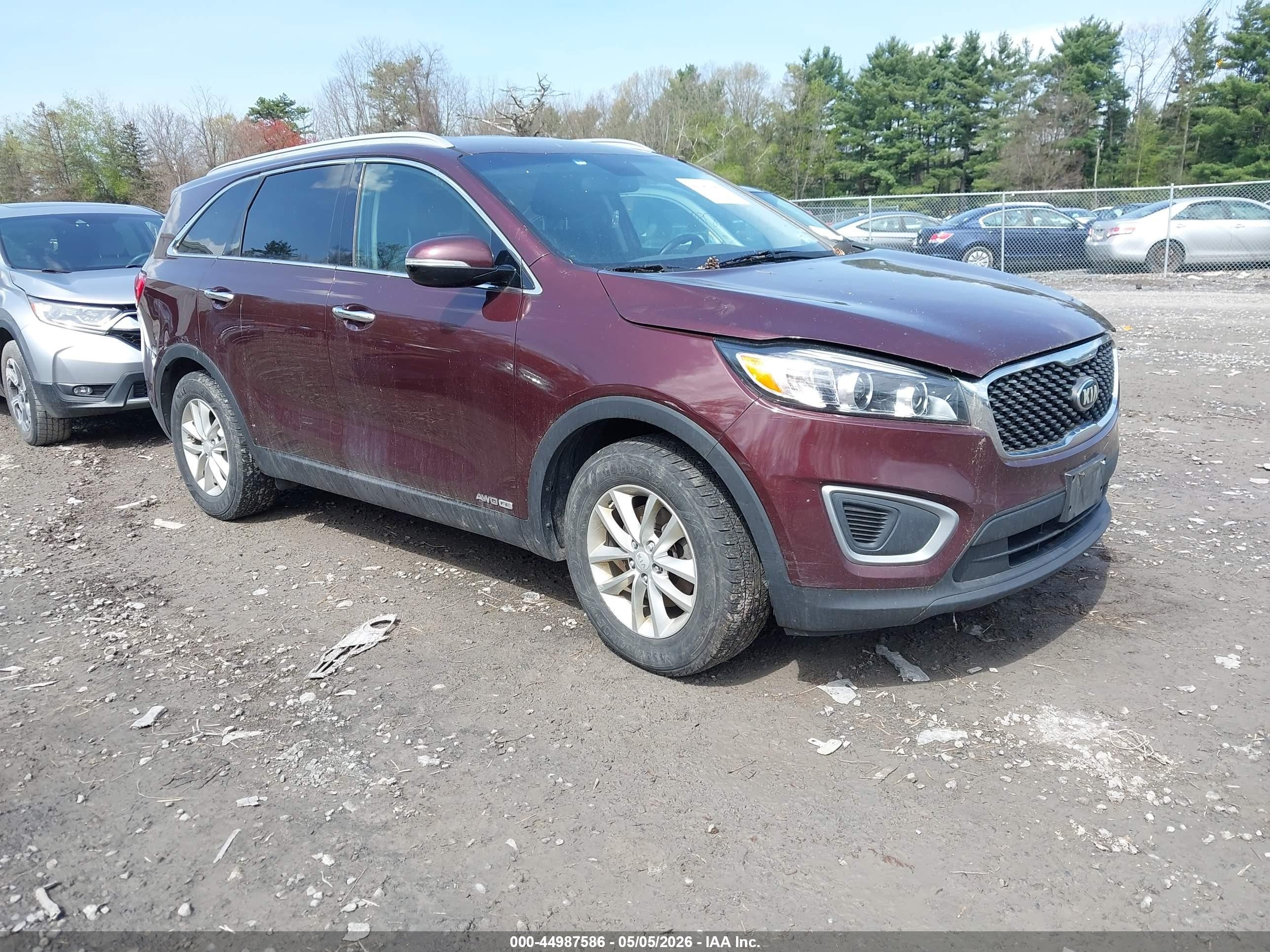 2016 Kia Sorento LX, VIN 5XYPGDA57GG136884 — Normal wear