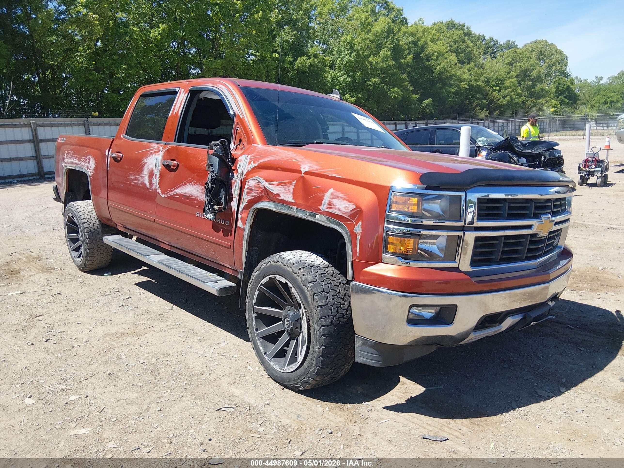 2015 Chevrolet Silverado 1500 LT, VIN 3GCUKREC8FG239433 — Rollover