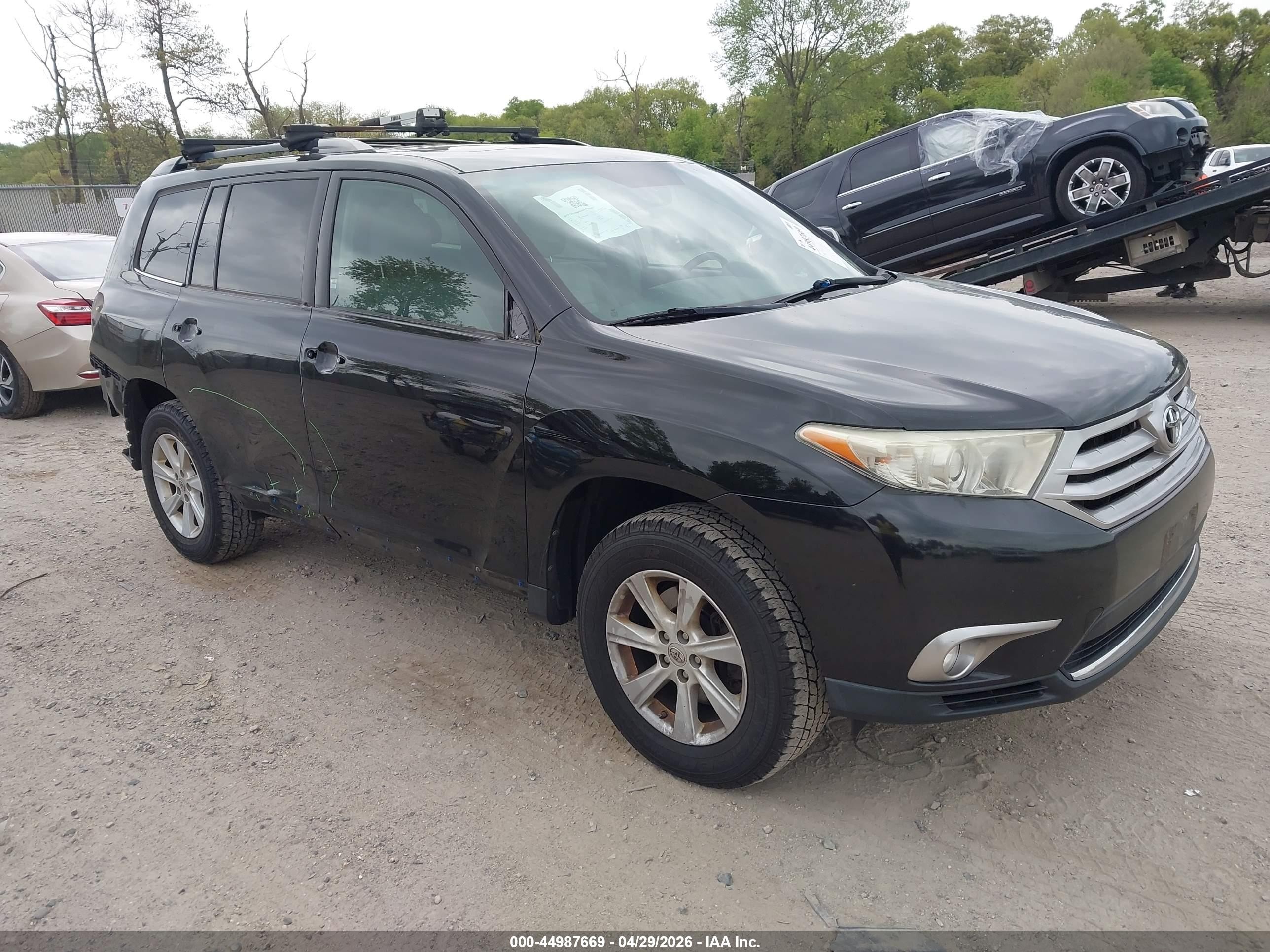 2013 Toyota Highlander SE, VIN 5TDBK3EH5DS186270 — Rear end