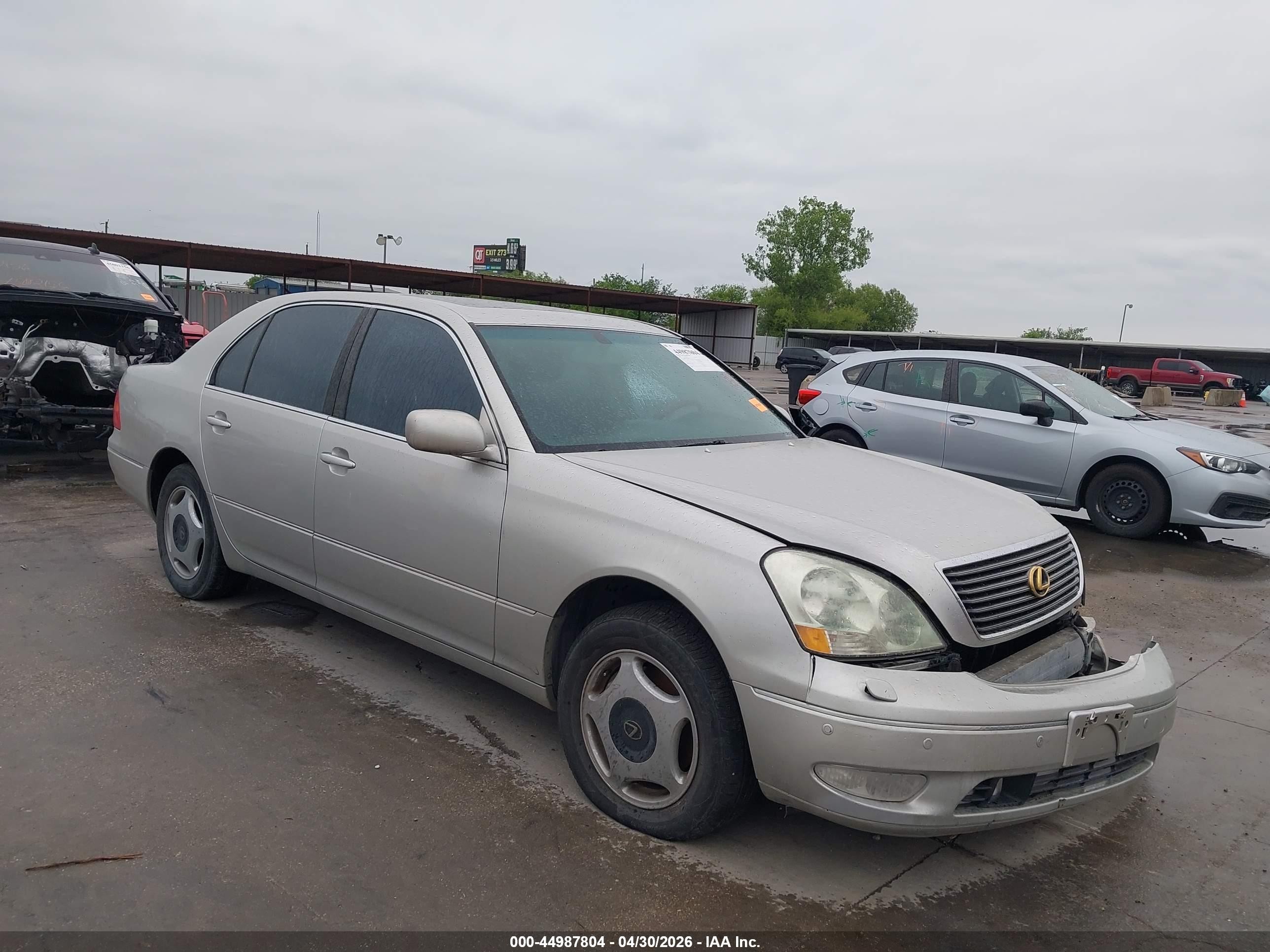 2001 Lexus LS 430, VIN JTHBN30F910027696 — Front end