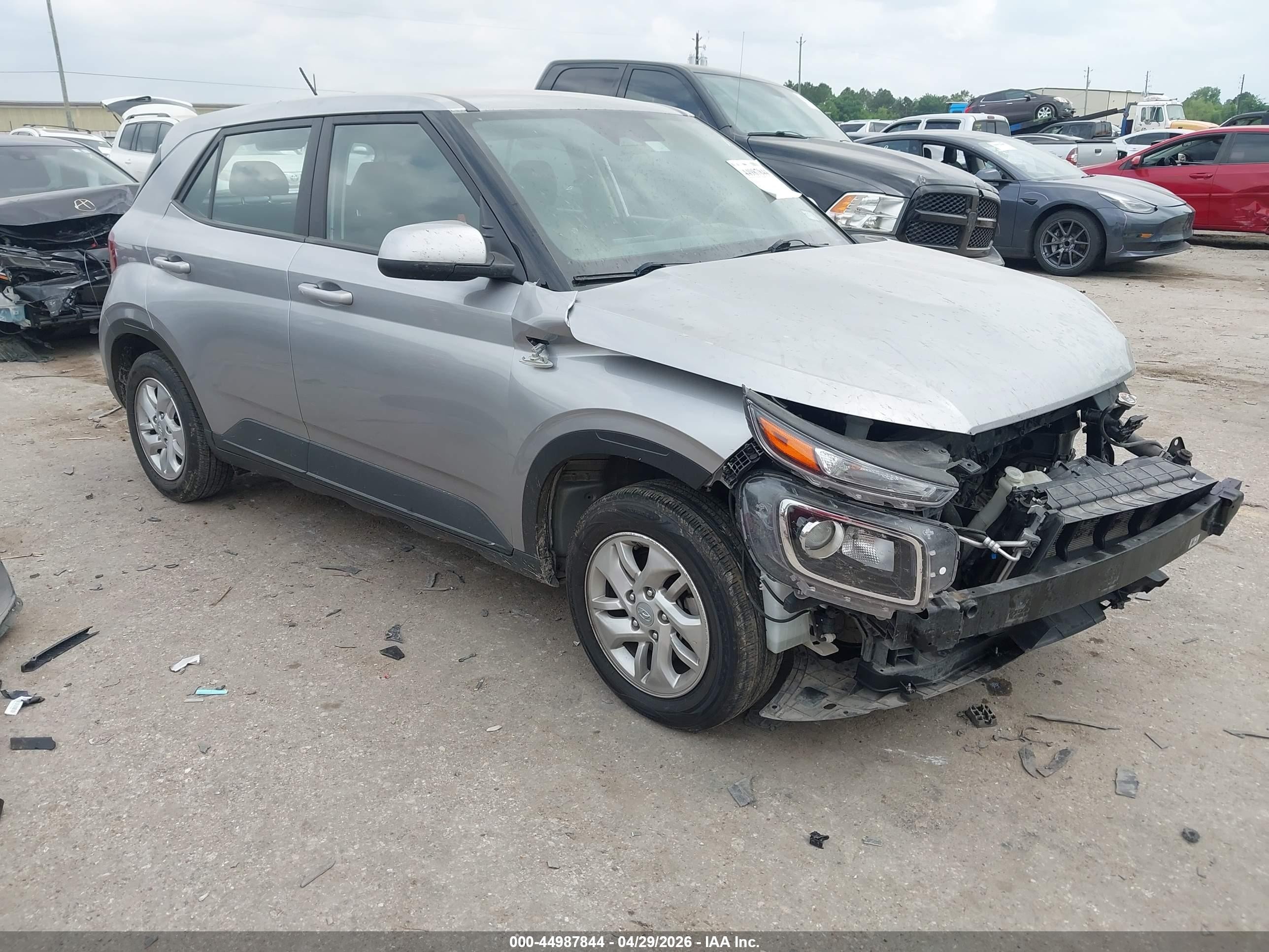 2024 Hyundai Venue SE, VIN KMHRB8A37RU327750 — Front end