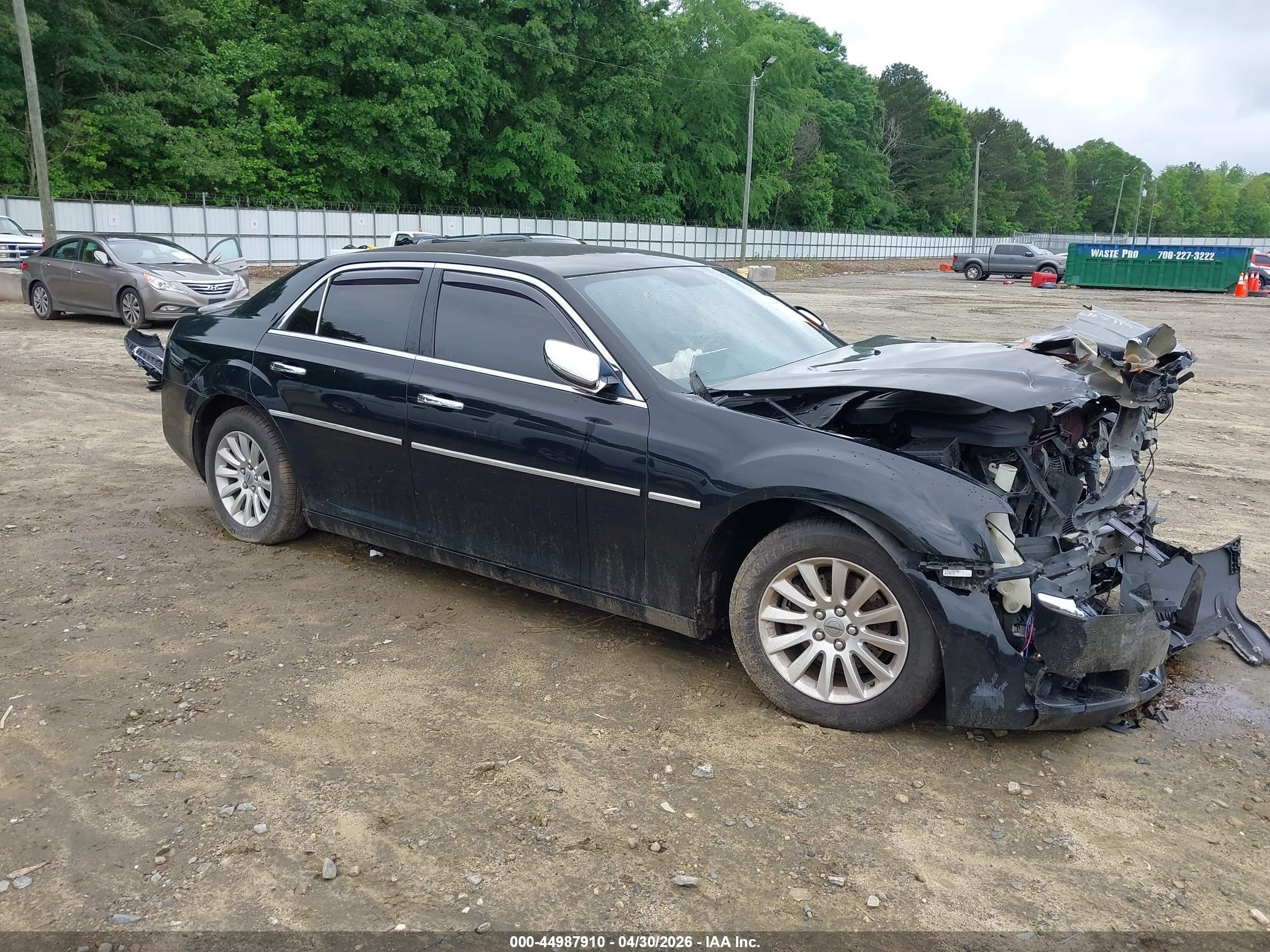 2012 Chrysler 300, VIN 2C3CCAAG8CH132790 — Front end
