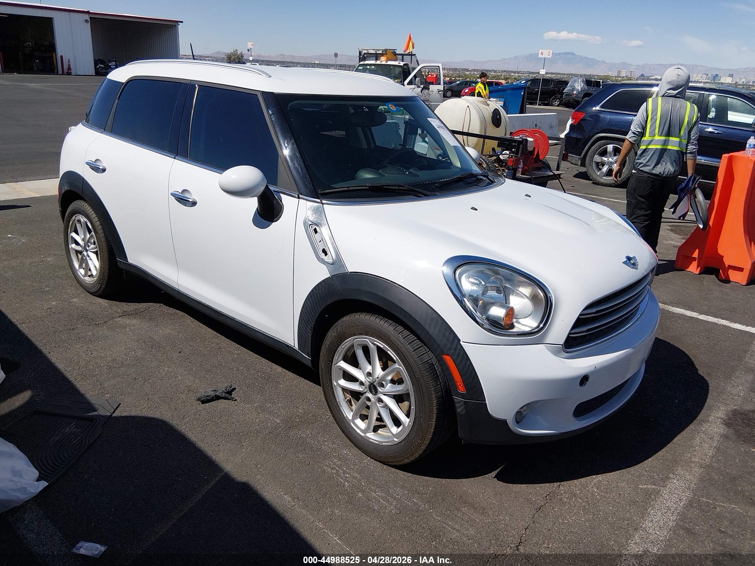 2015 MINI Countryman, VIN WMWZB3C53FWR43352 — Normal wear