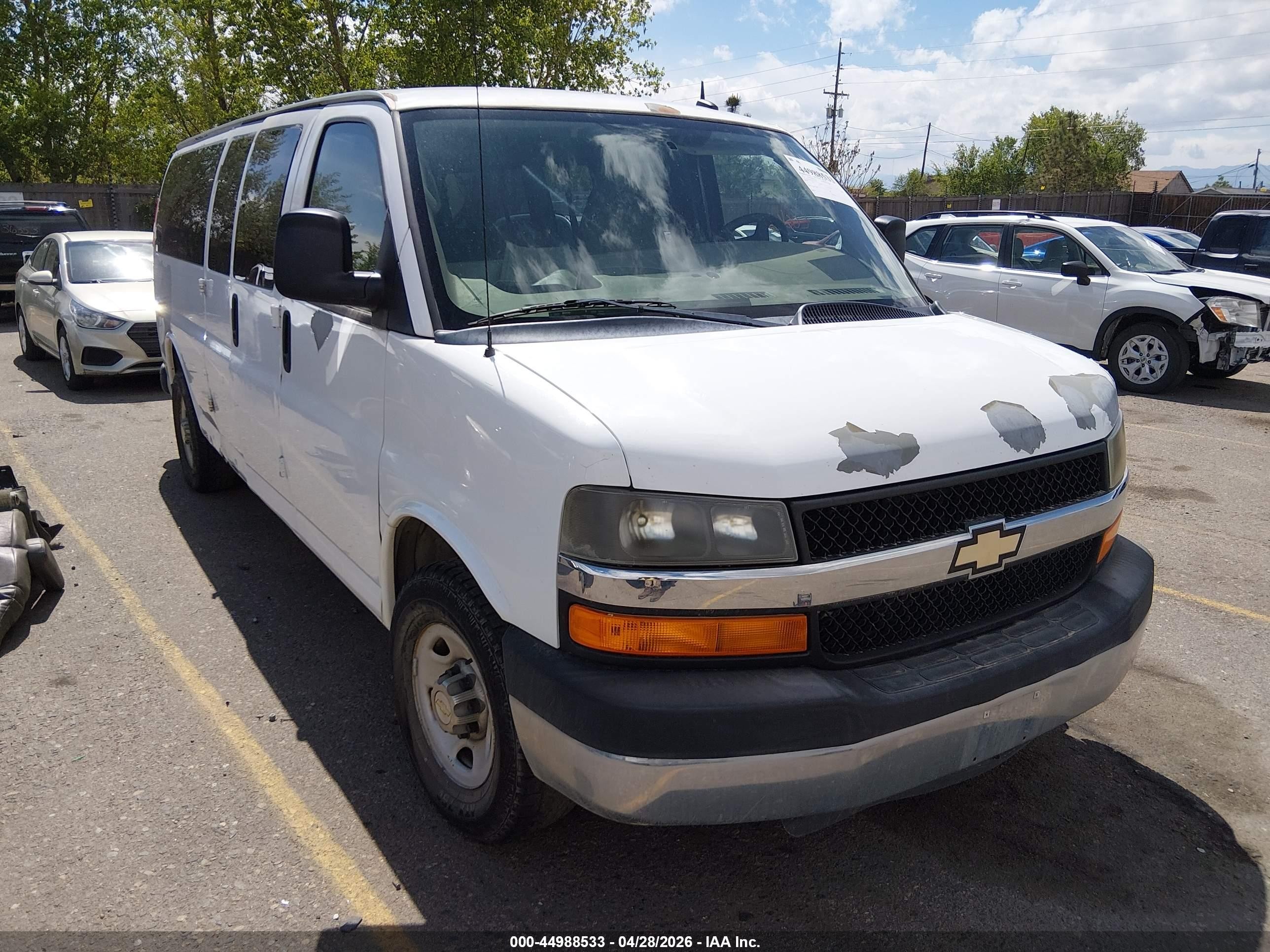 2011 Chevrolet Express Passenger 1LT, VIN 1GAZG1FG7B1158015 — Normal wear