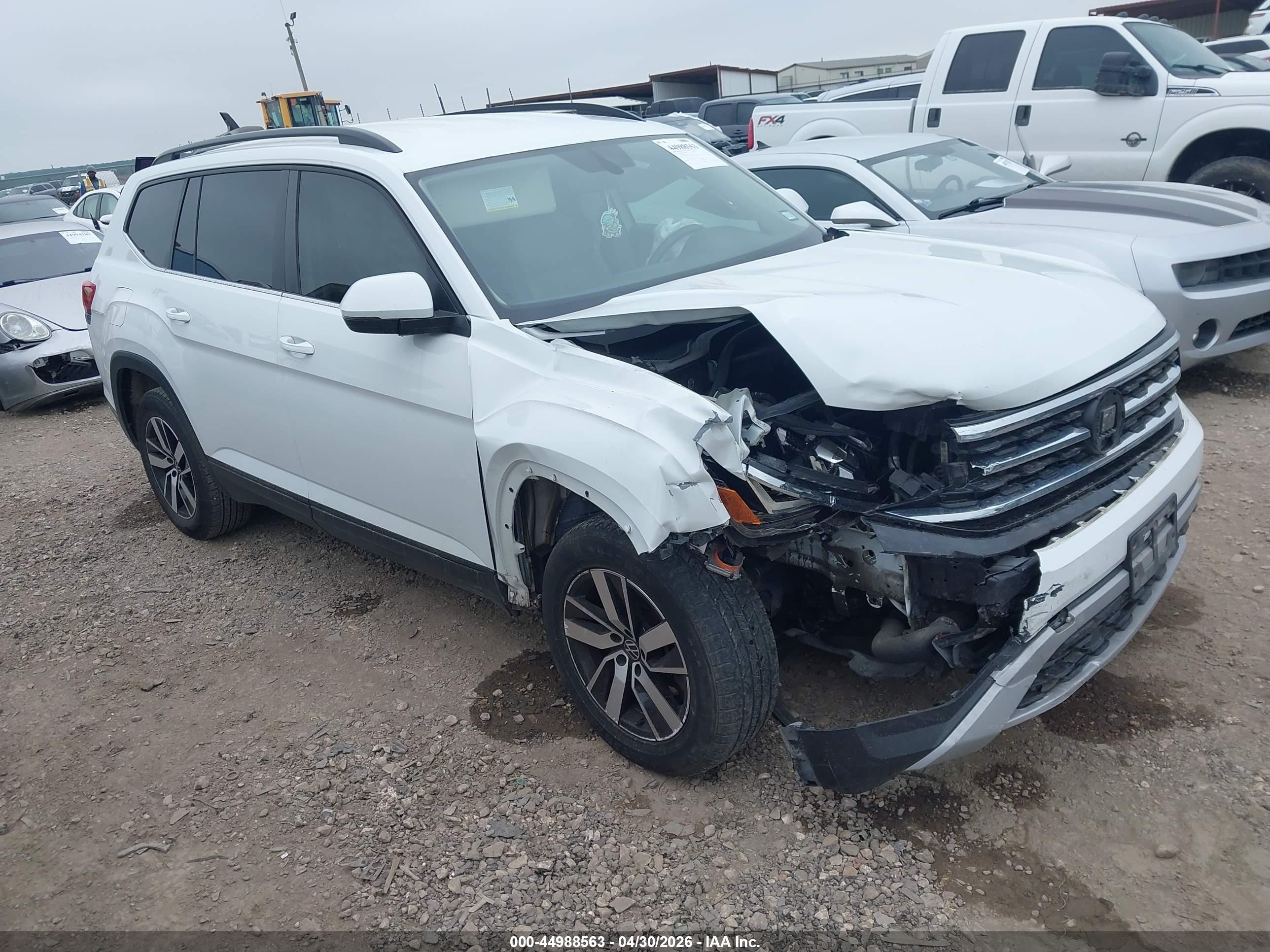 2021 Volkswagen Atlas SE, VIN 1V2DP2CA0MC590135 — Front end