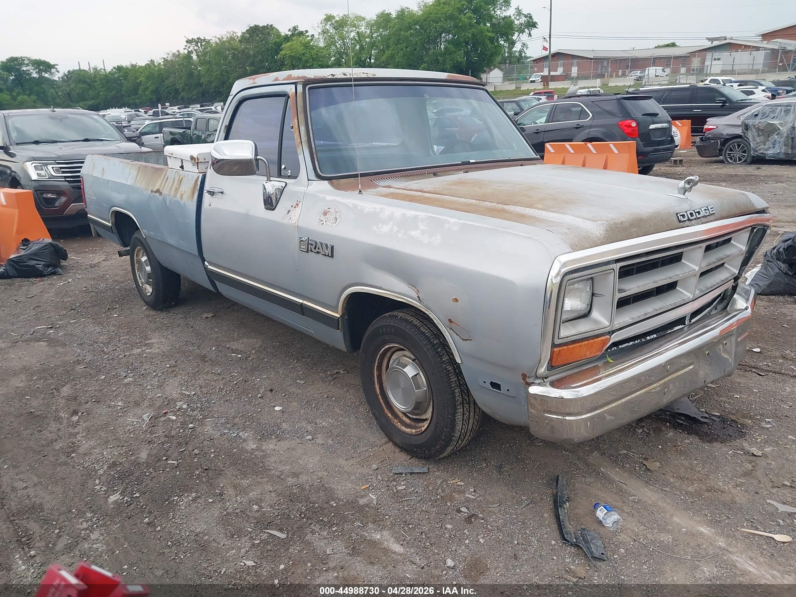 1989 Dodge D Series, VIN 1B7FE06Y4KS015133 — Front end
