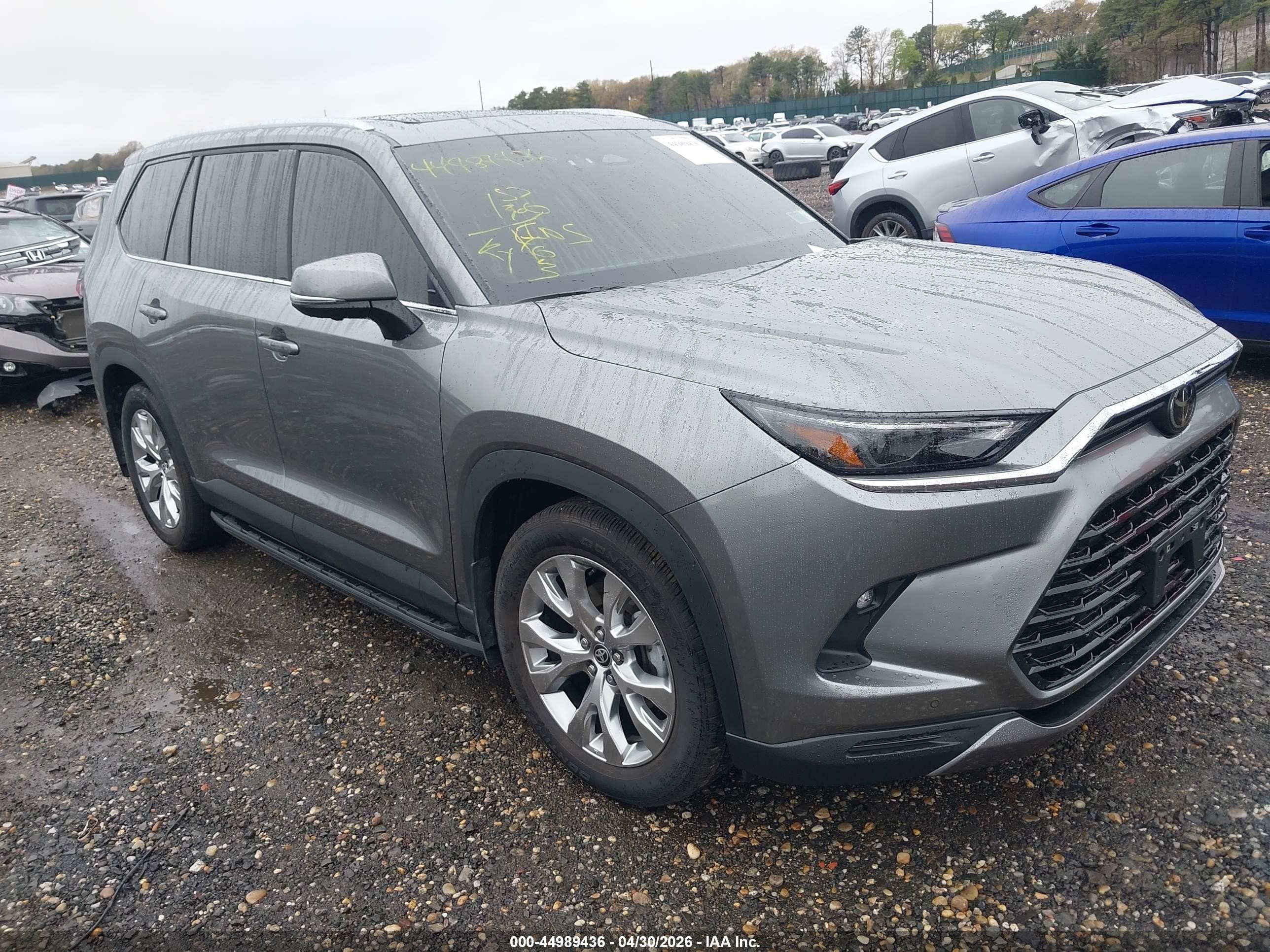 2026 Toyota Grand Highlander Hybrid Limited, VIN 5TDACAB55TS083792 — Пожар
