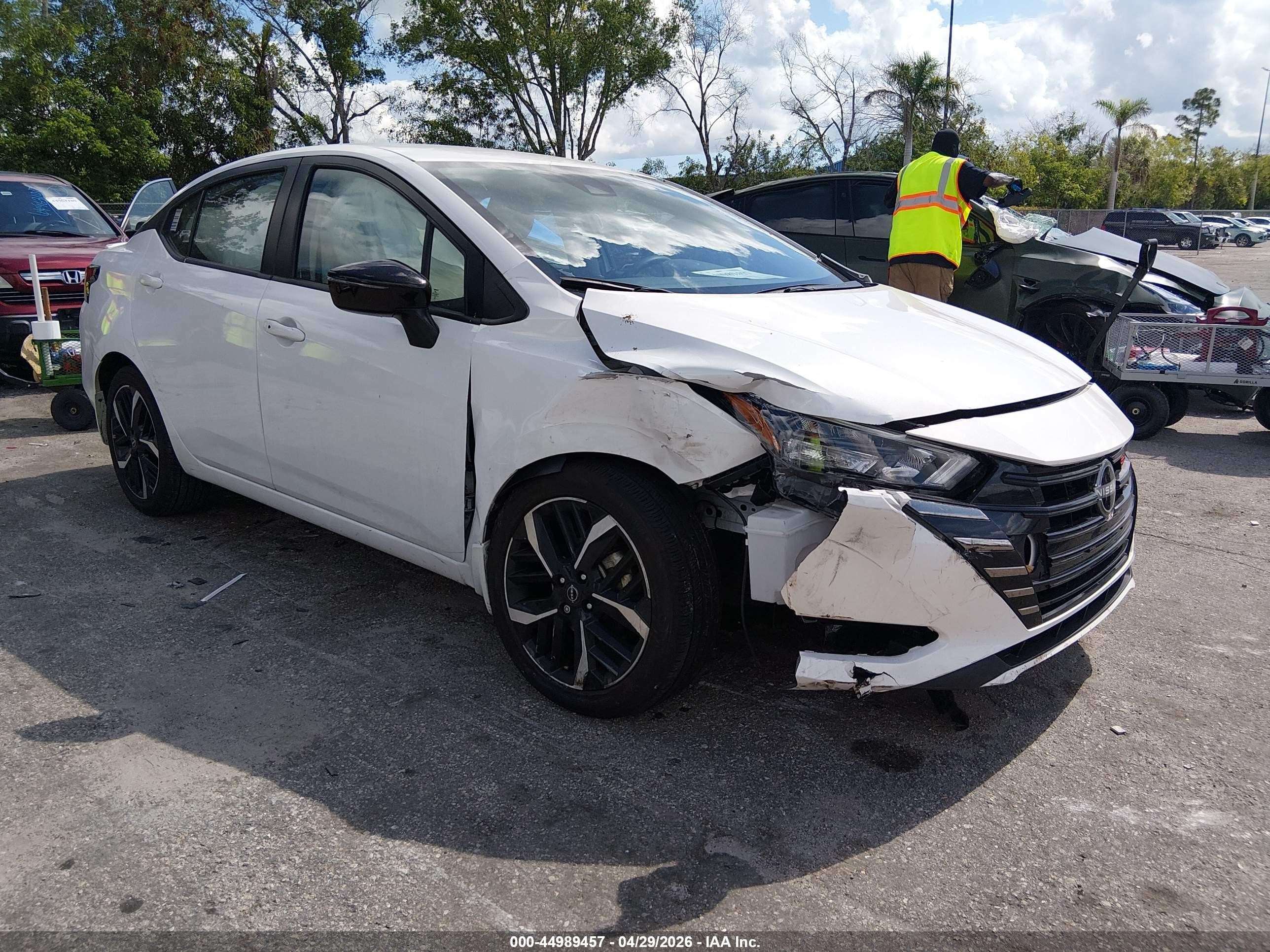 2024 Nissan Versa SR, VIN 3N1CN8FV5RL917700 — Front end