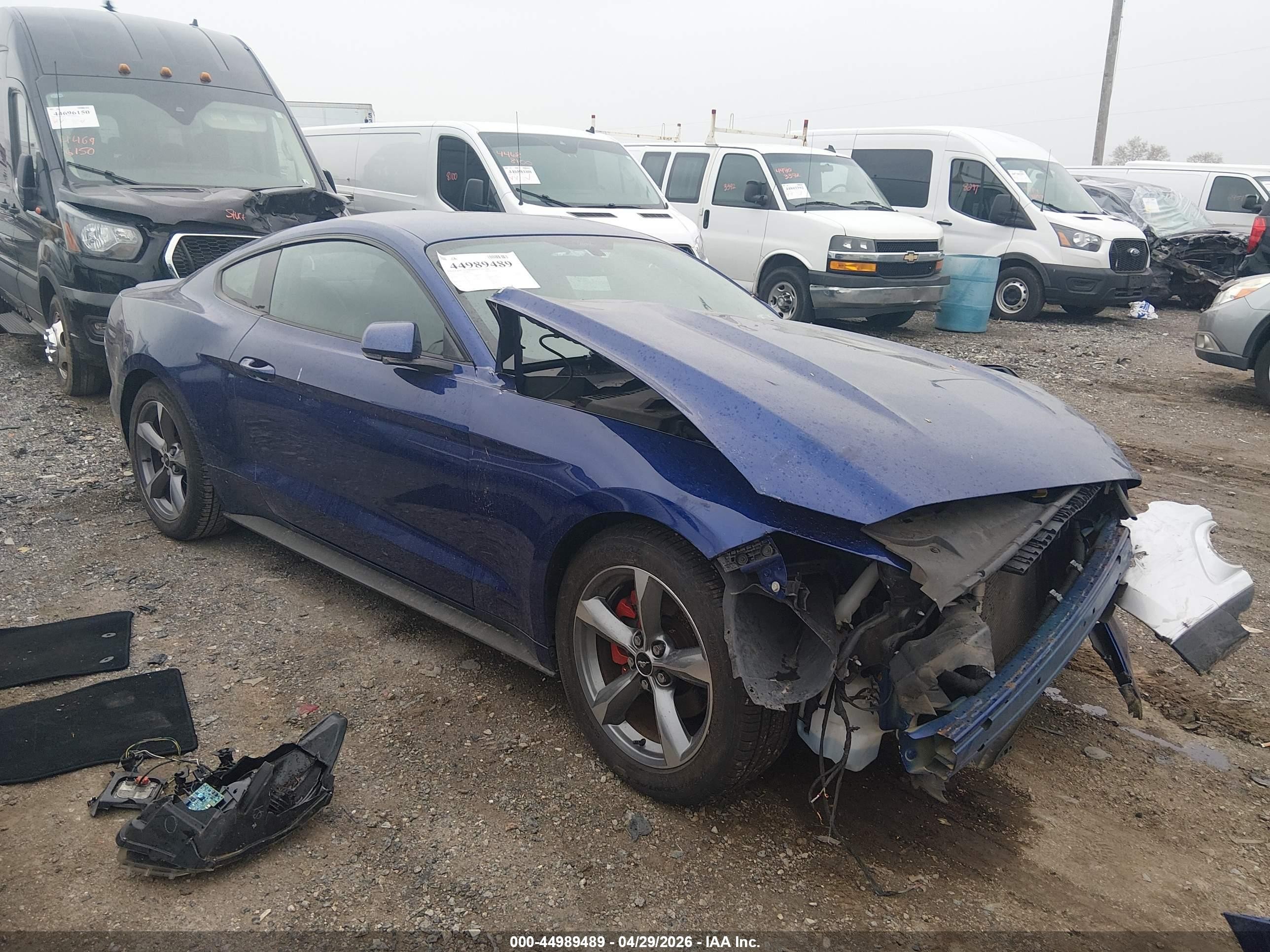 2015 Ford Mustang V6, VIN 1FA6P8AM5F5417606 — Front end