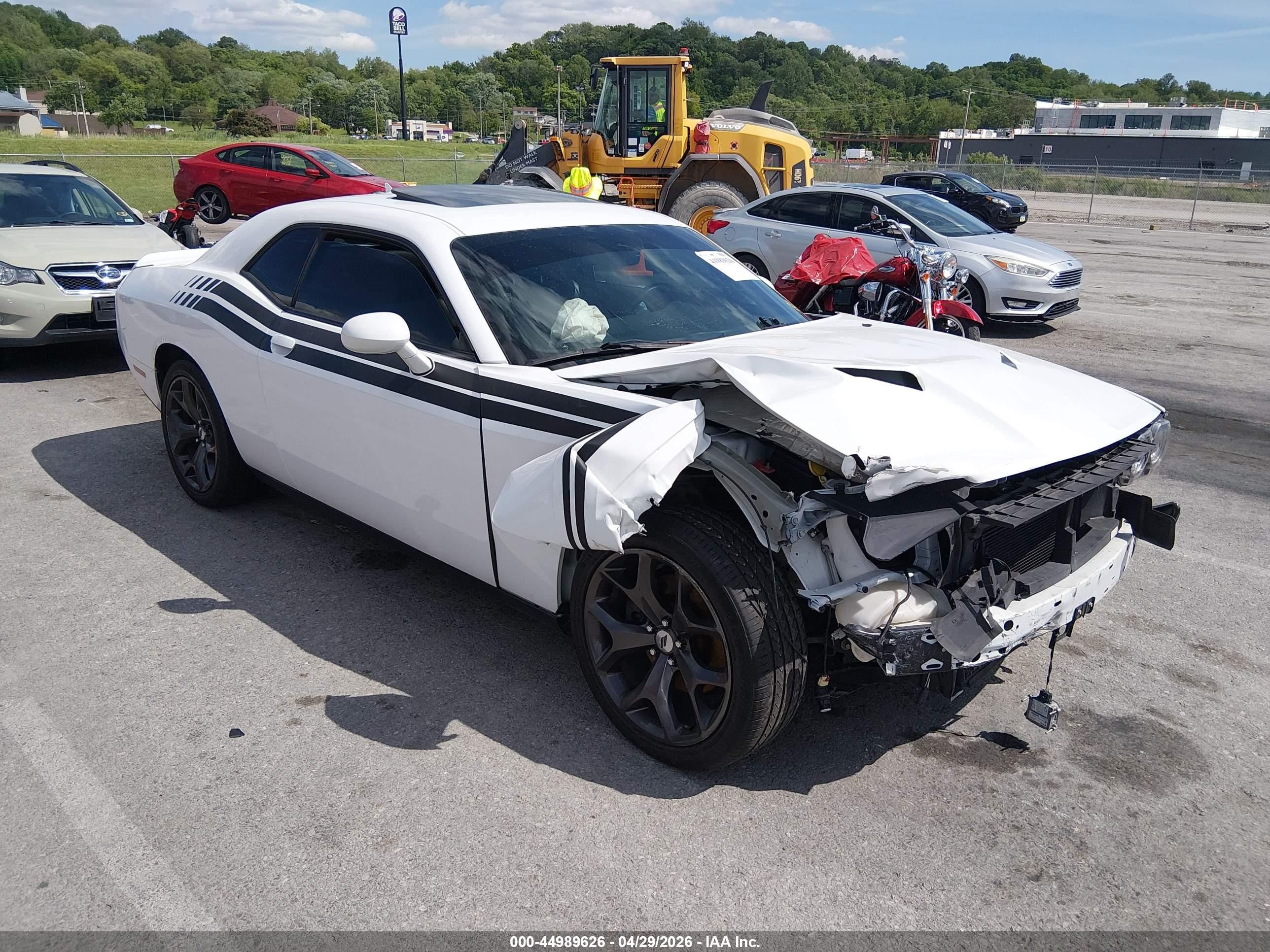 2018 Dodge Challenger SXT, VIN 2C3CDZAGXJH258397 — Front end