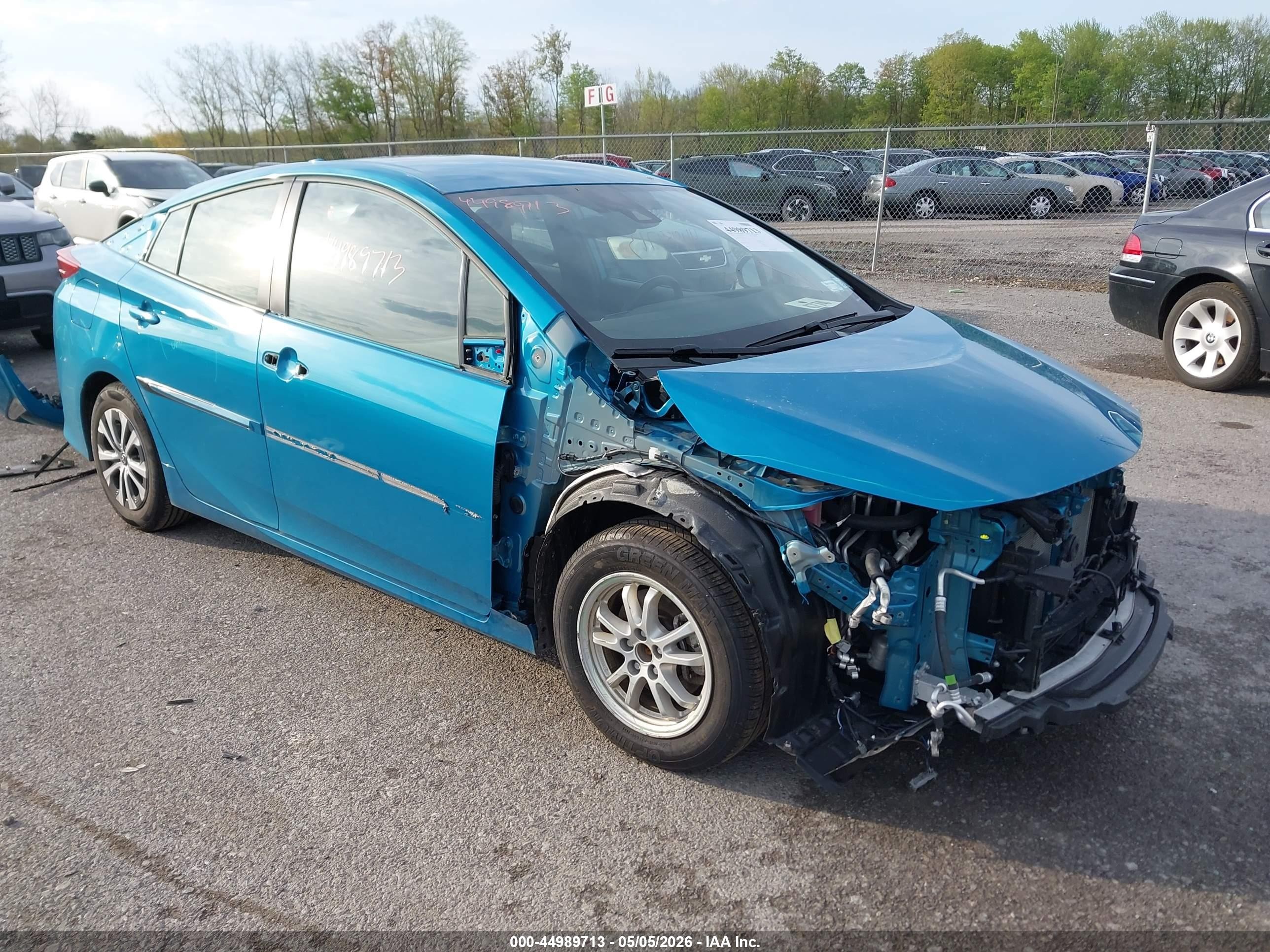 2021 Toyota Prius XLE, VIN JTDKAMFP9M3189219 — Front end