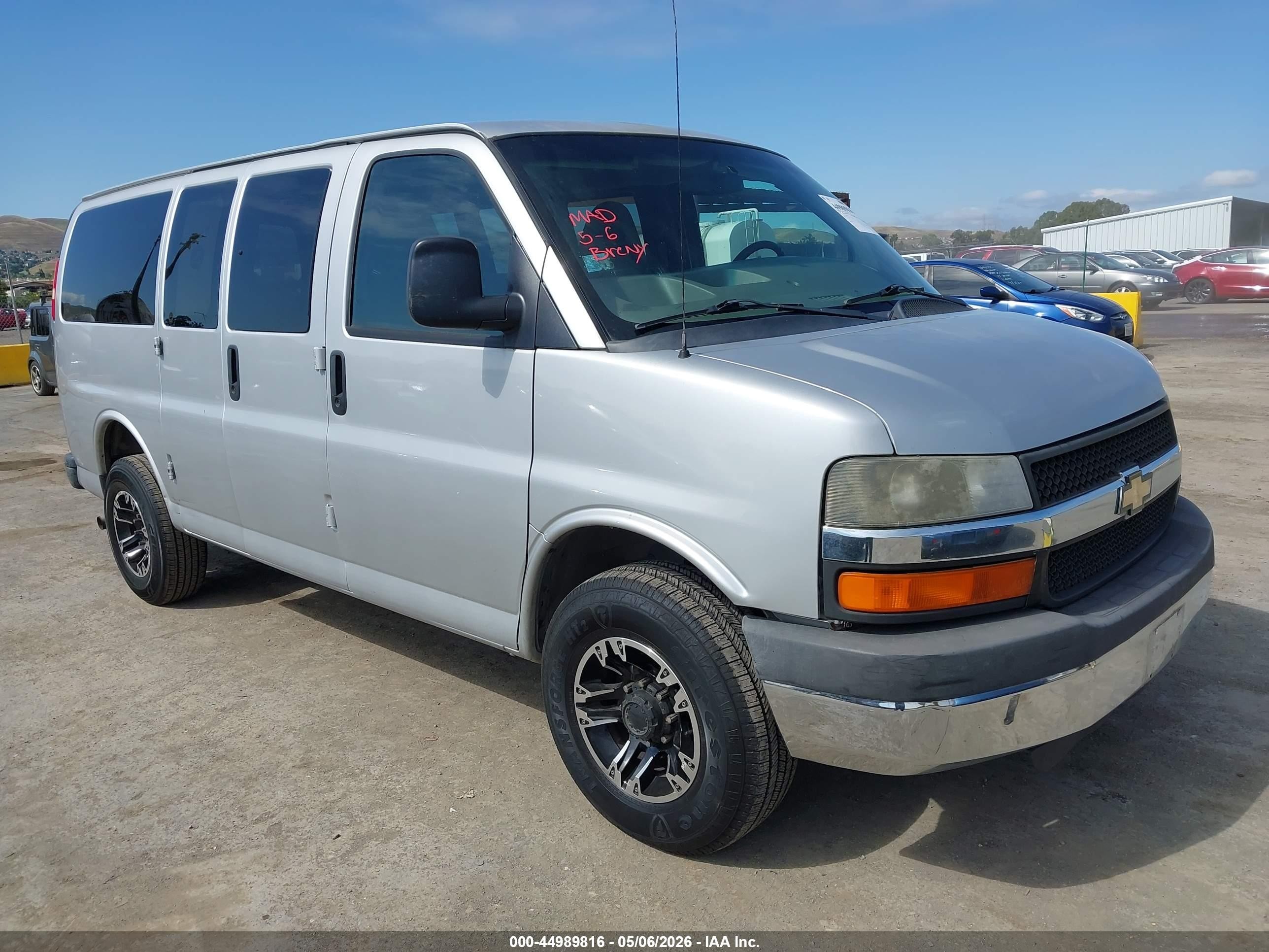 2014 Chevrolet Express Passenger LT, VIN 1GAZGYFG2E1117790 — Normal wear