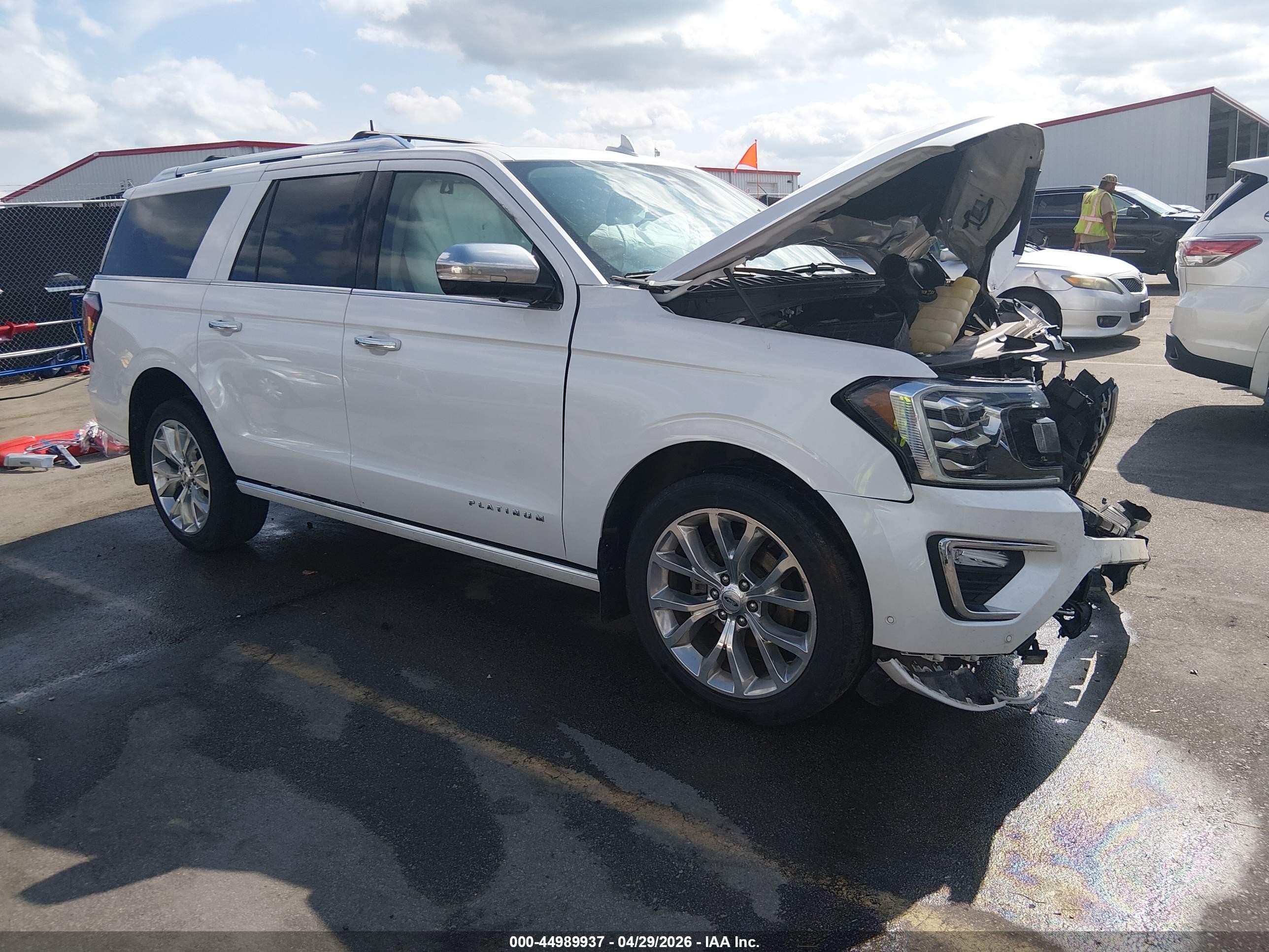 2018 Ford Expedition Max Platinum, VIN 1FMJK1MT6JEA54671 — Front end