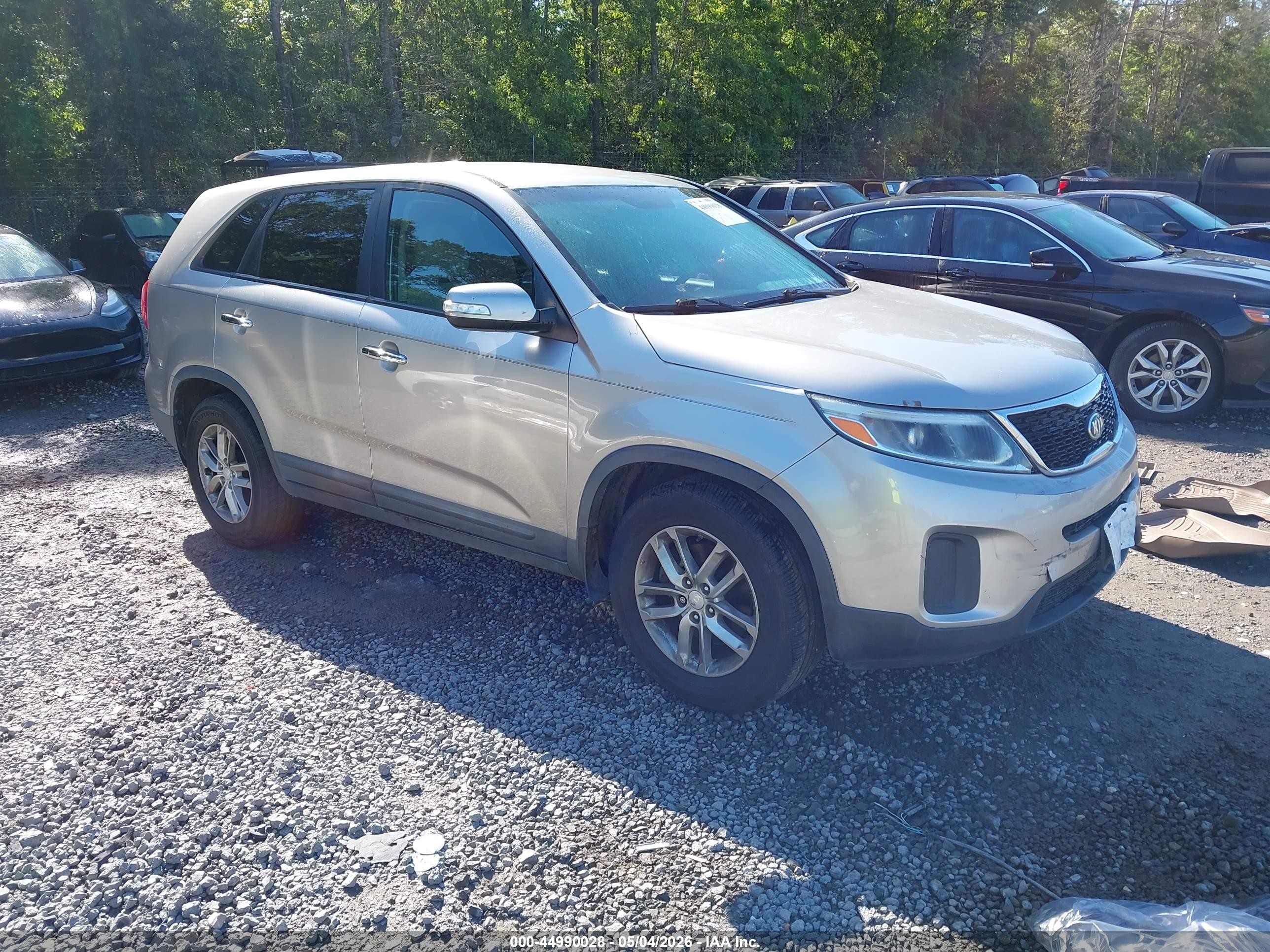 2015 Kia Sorento LX, VIN 5XYKT3A62FG660659 — Перед