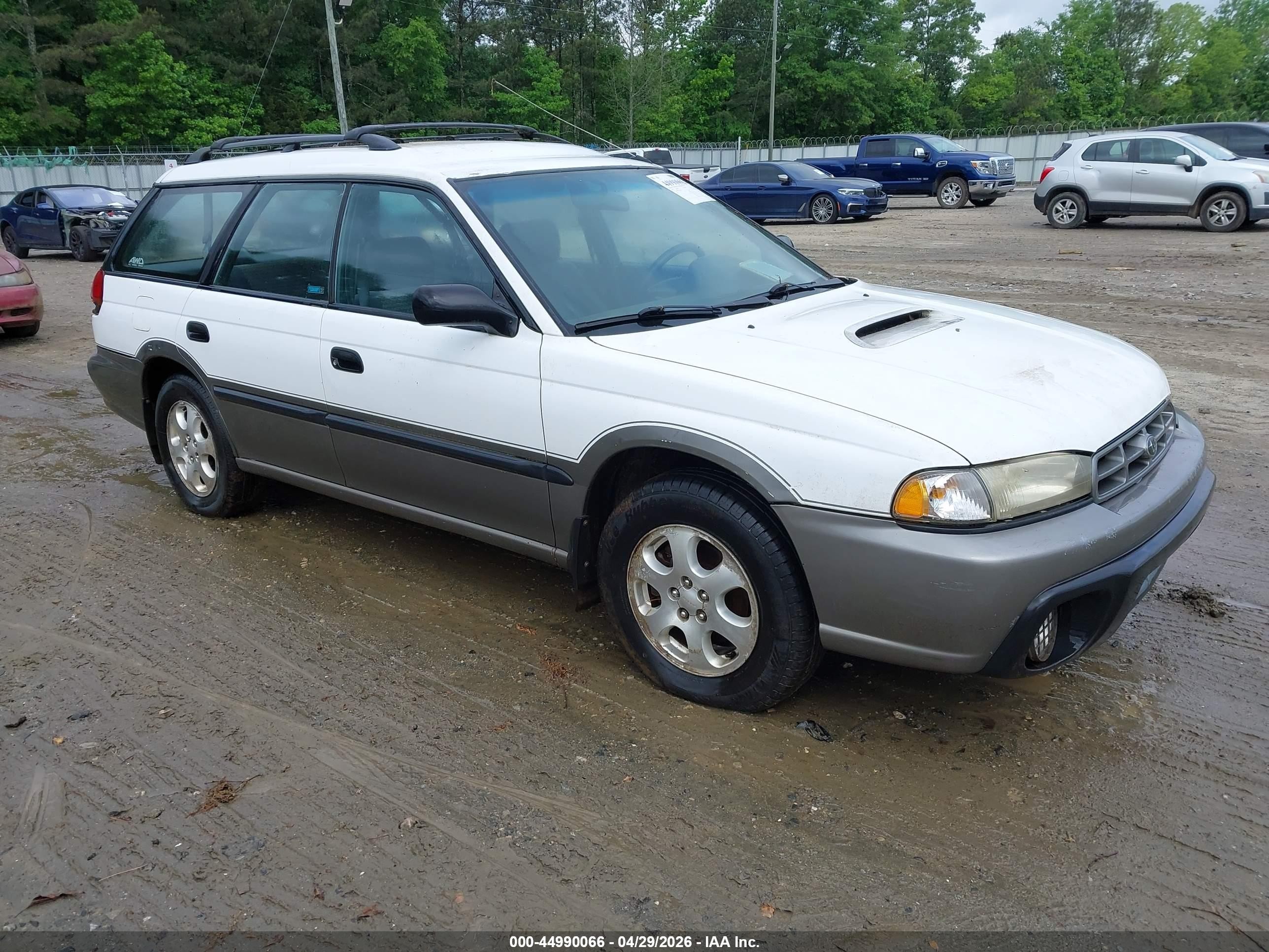 1998 Subaru Legacy Outback, VIN 4S3BG685XW7636853 — Зад
