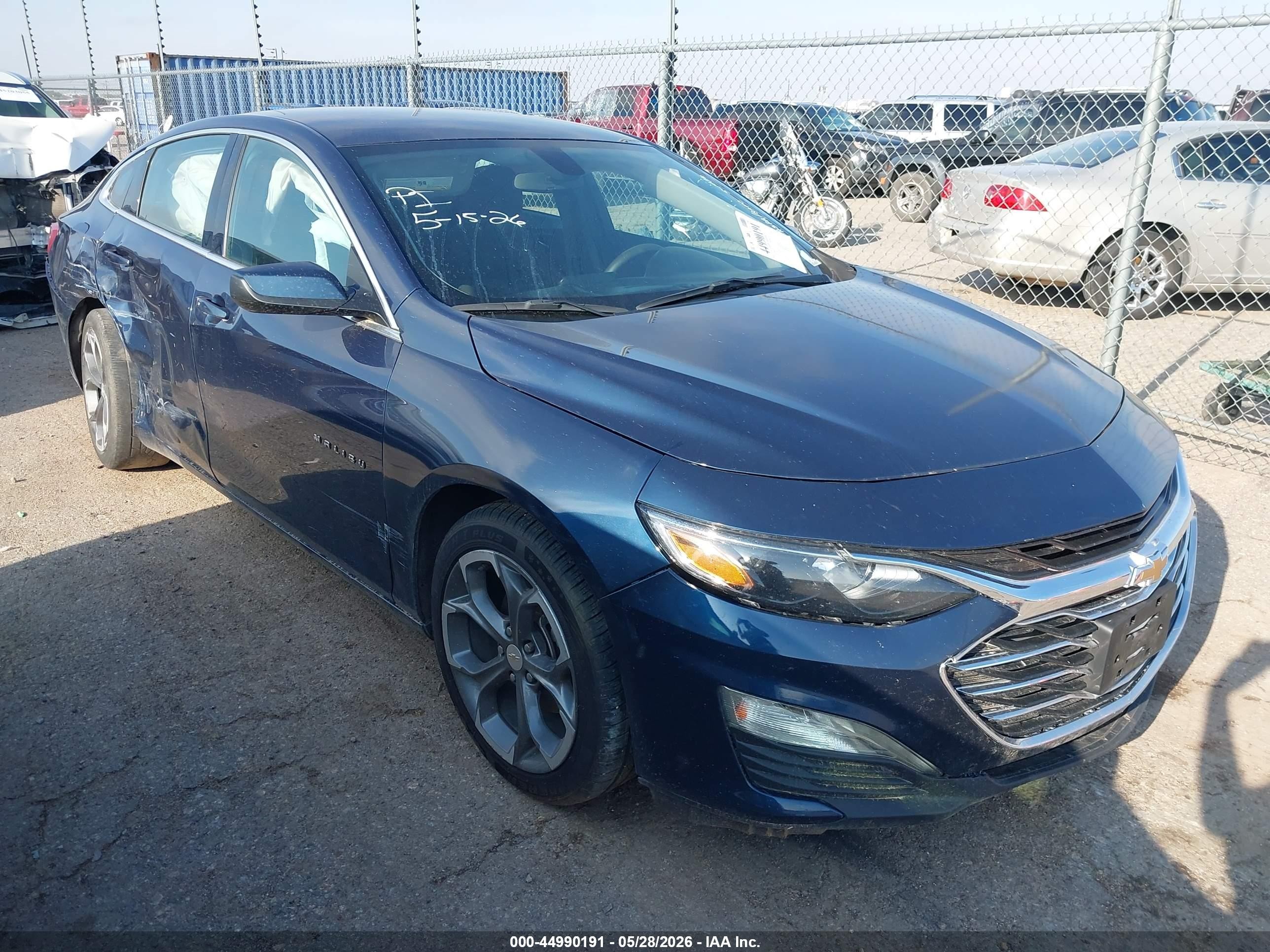 2022 Chevrolet Malibu LT, VIN 1G1ZD5ST4NF119067 — Бок