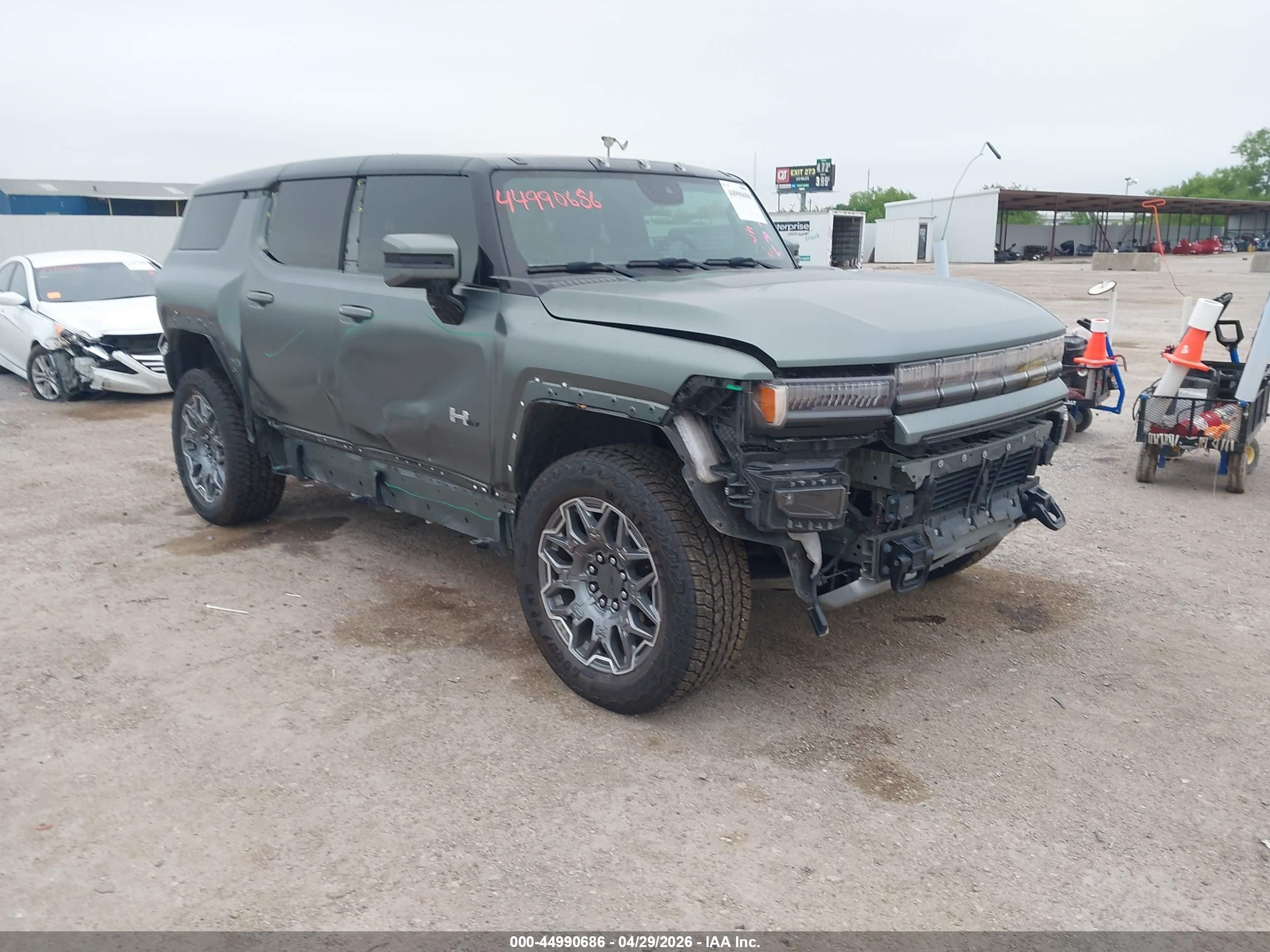 2024 GMC Hummer EV 3X, VIN 1GKB0RDC1RU100054 — Front end