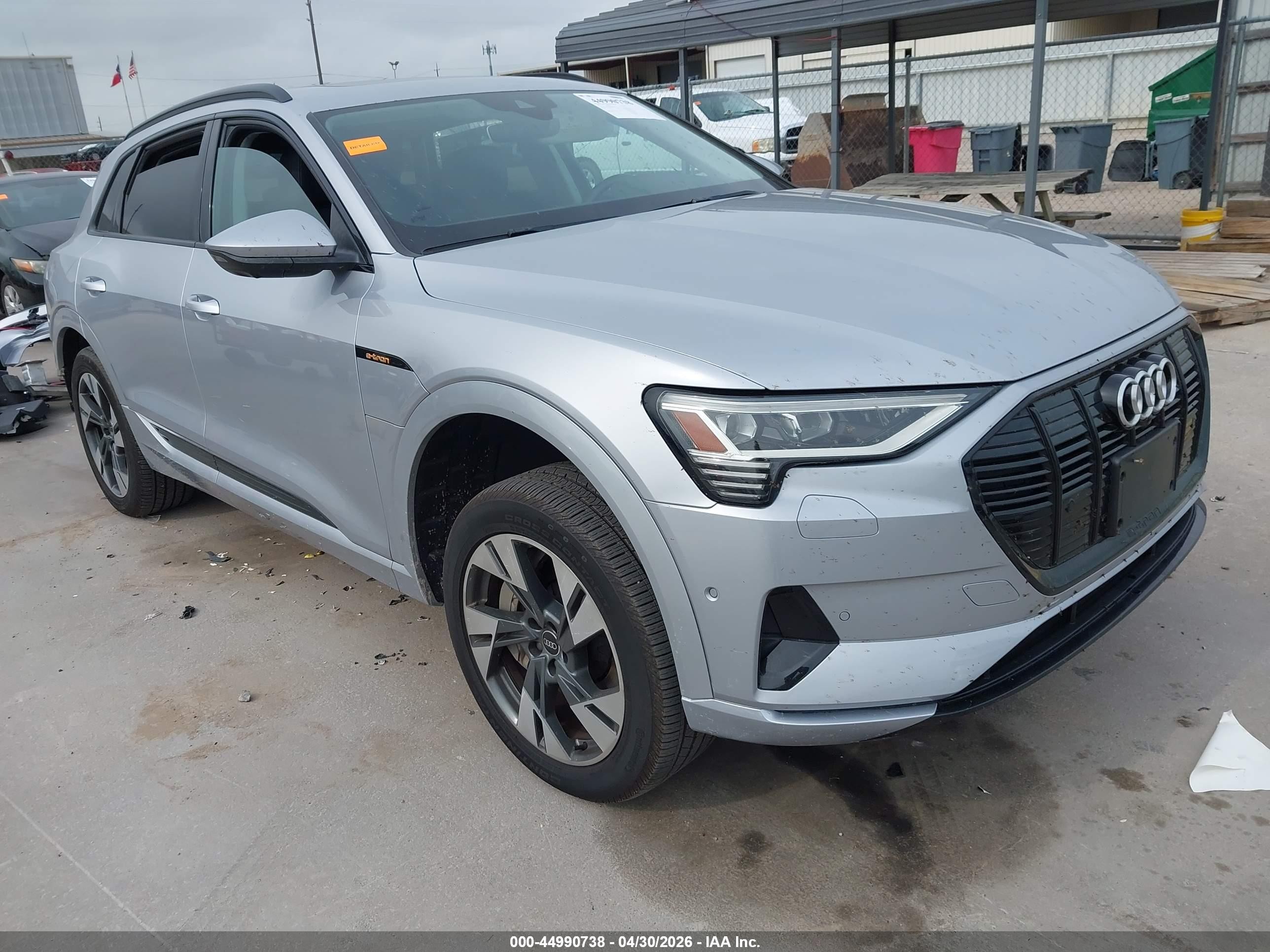 2021 Audi e-tron Premium, VIN WA1AAAGE0MB025624 — Rear end