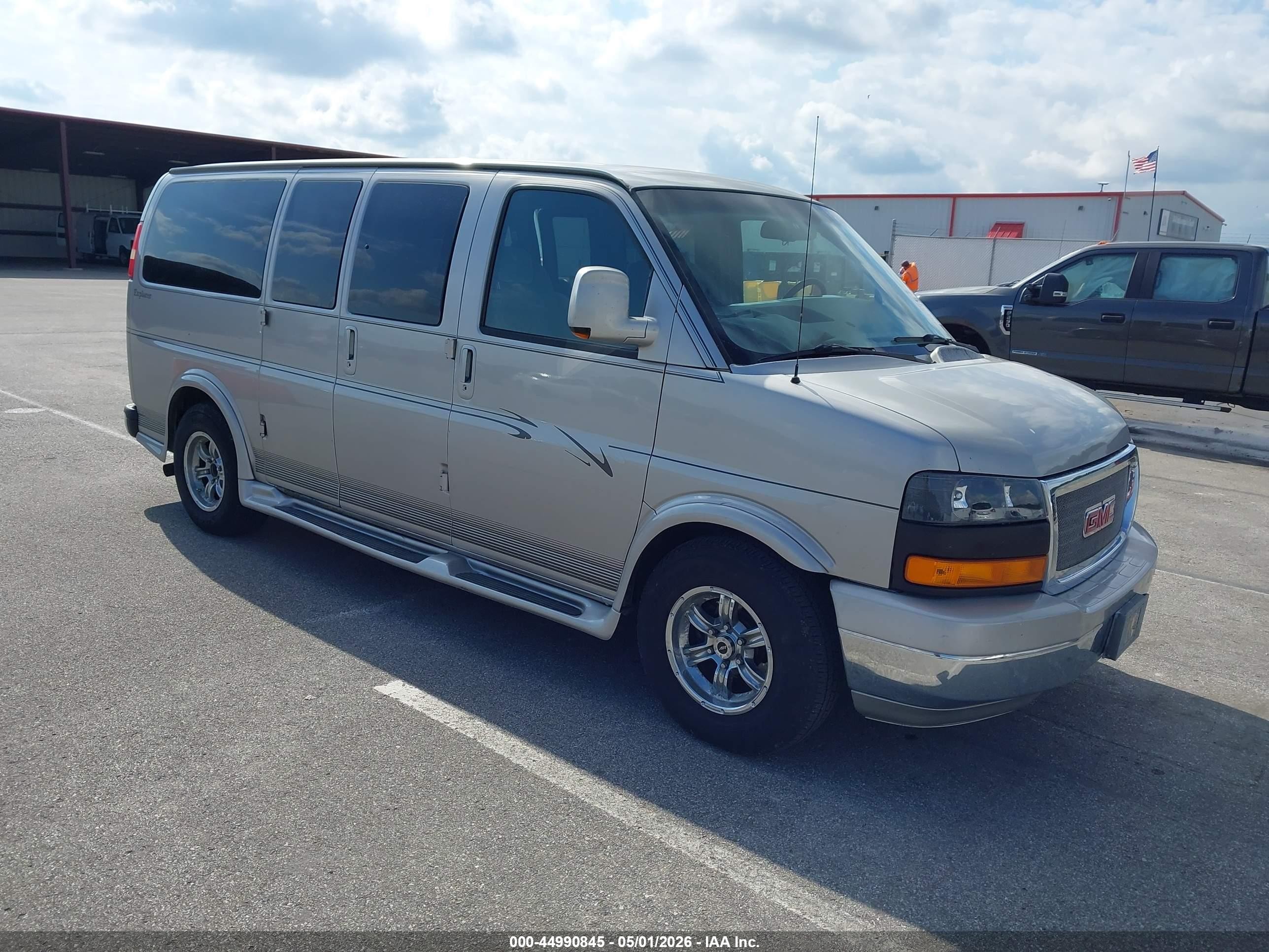 2008 GMC Savana Cargo YF7 Upfitter, VIN 1GDFG154181122245 — Side