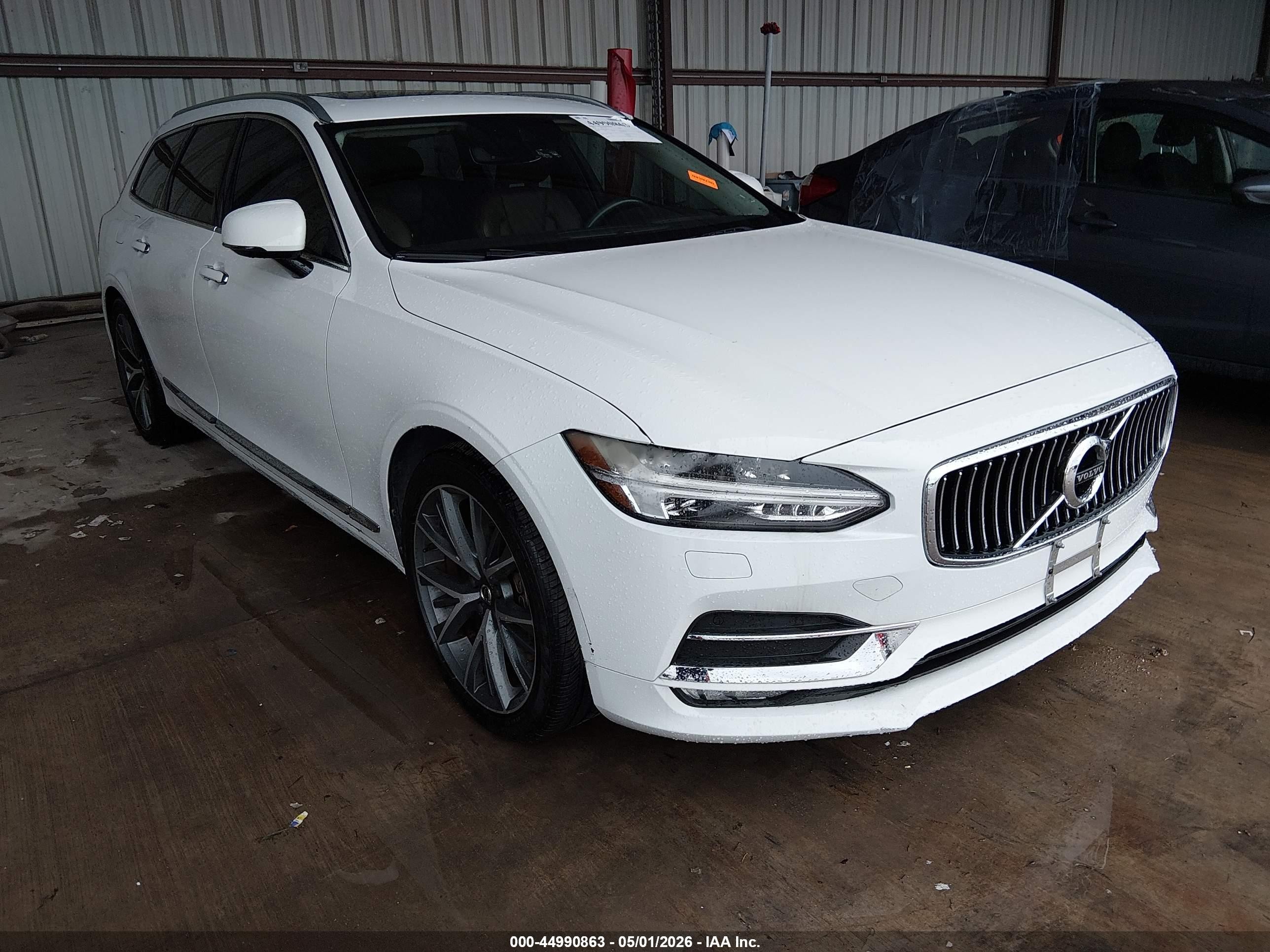 2018 Volvo V90 Inscription, VIN YV1A22VL9J1064427 — Rear end