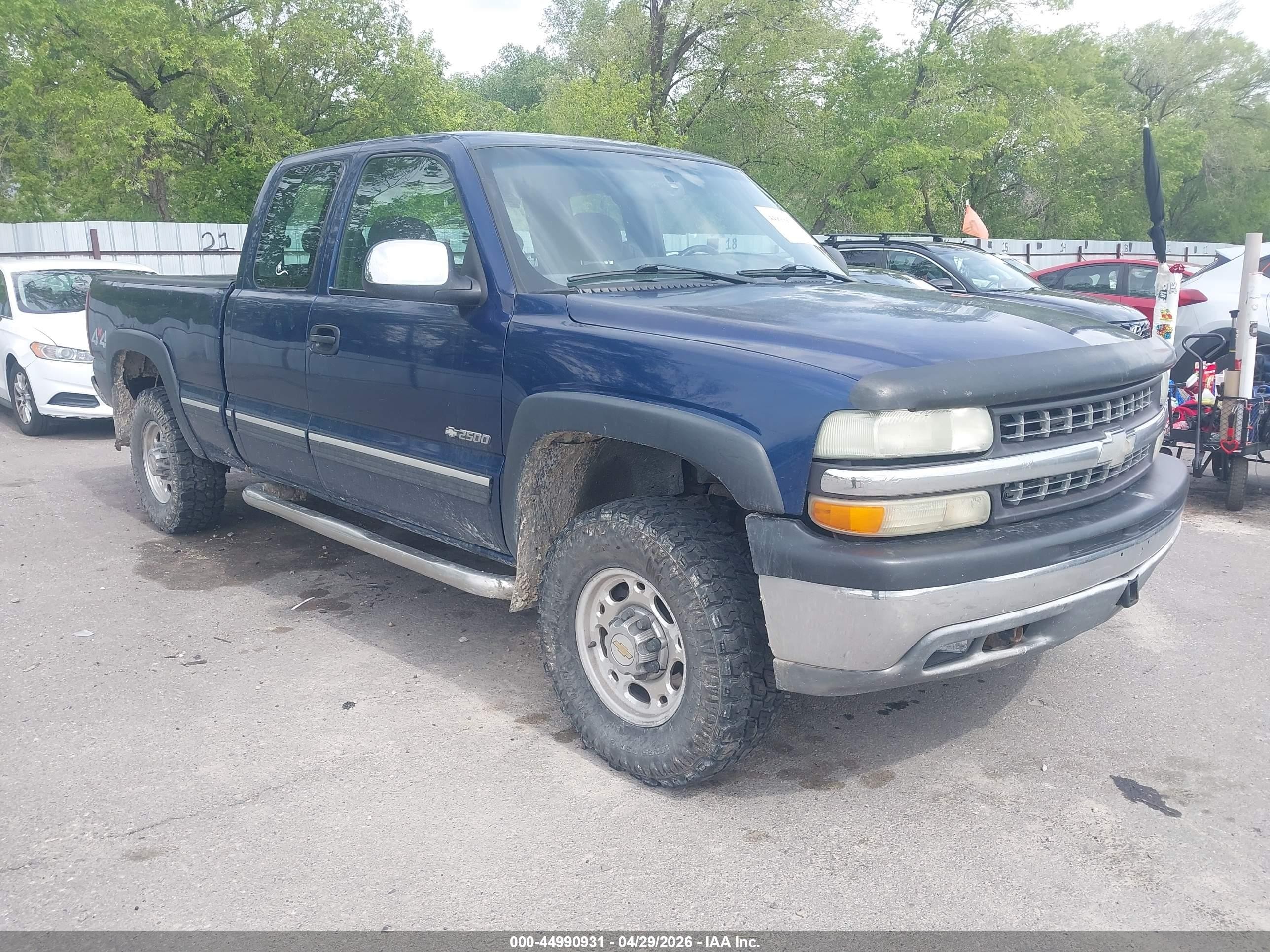2002 Chevrolet Silverado 2500 LS, VIN 1GCGK29U62Z299941 — Side