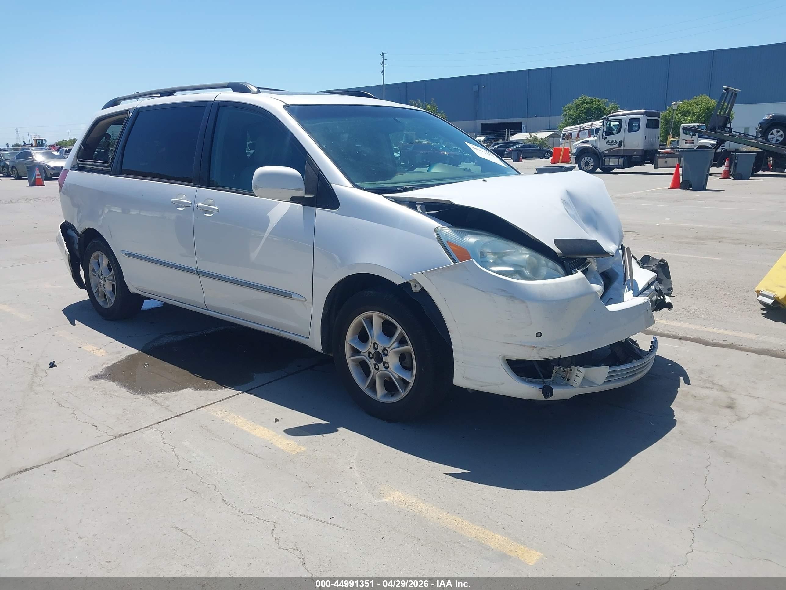 2004 Toyota Sienna XLE Limited, VIN 5TDZA22C84S164333 — Front end
