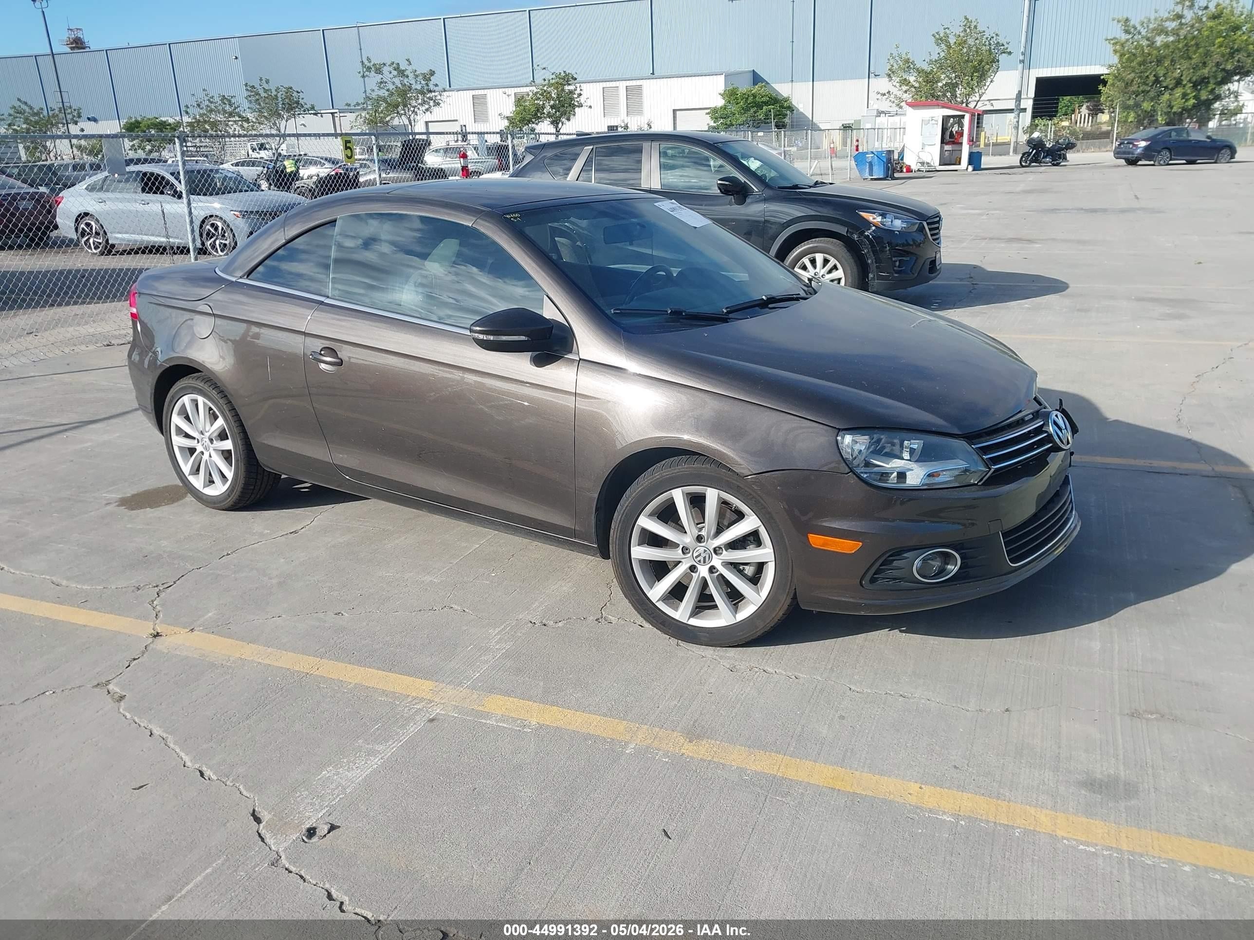 2012 Volkswagen Eos Komfort, VIN WVWBW7AH3CV000456 — Front end