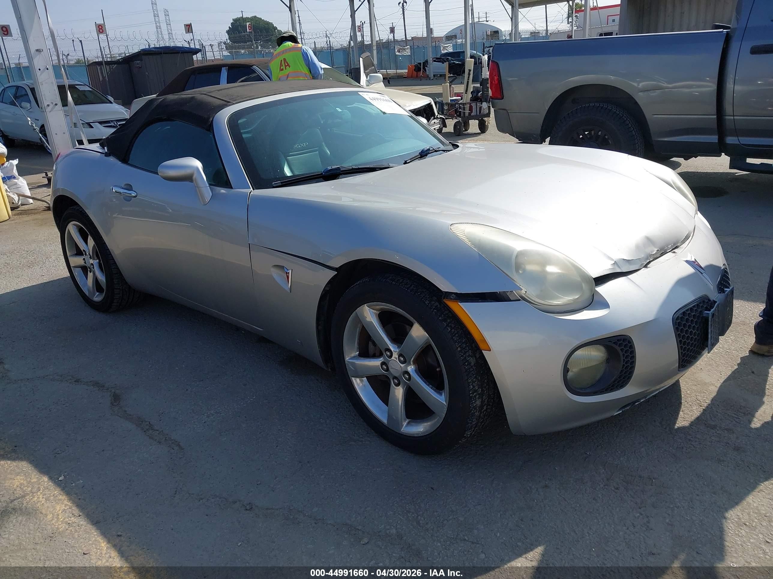2007 Pontiac Solstice GXP, VIN 1G2MG35X07Y136889 — Front end
