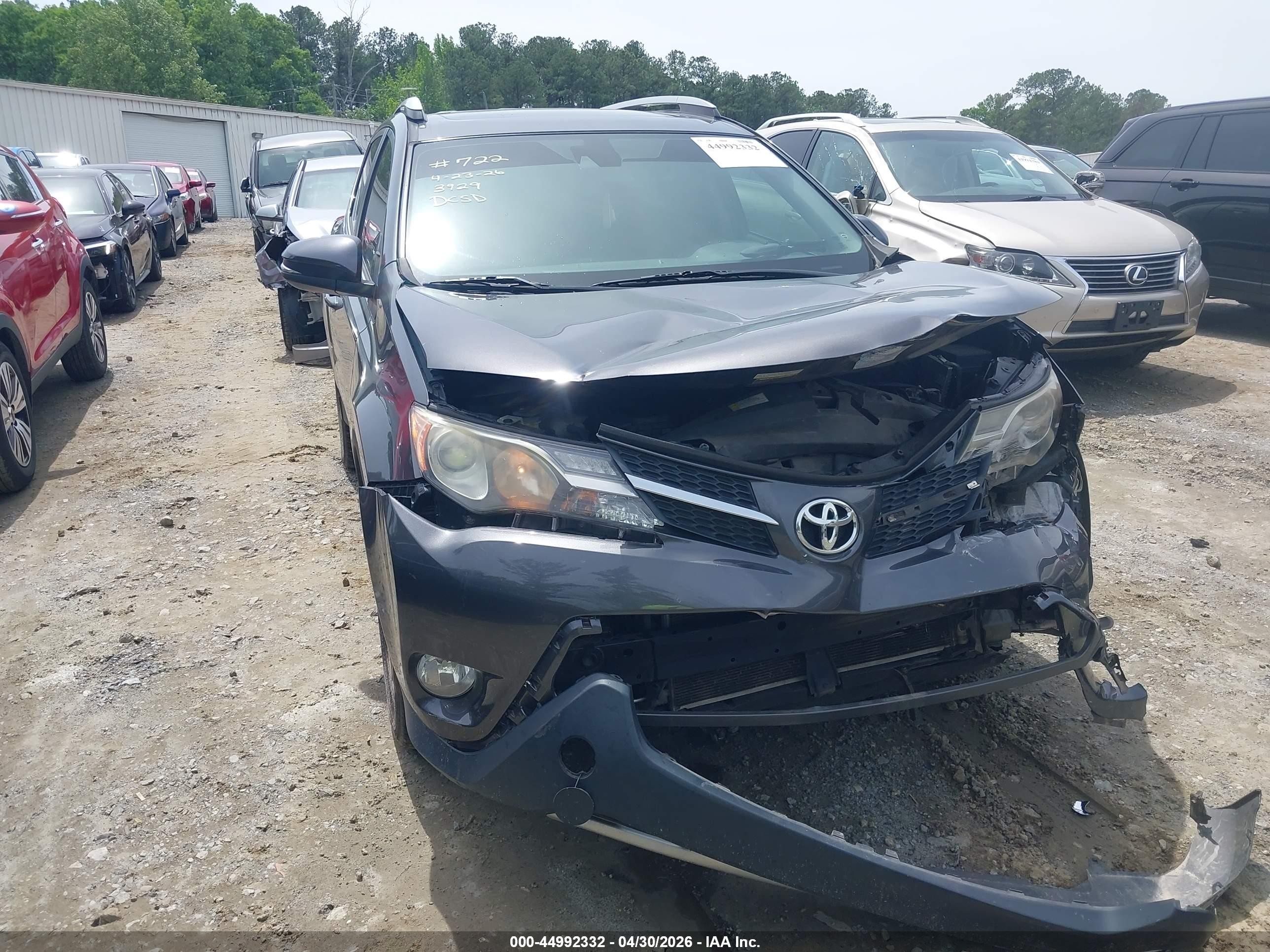 2015 Toyota RAV4 Limited, VIN 2T3YFREV8FW233929 — Front end