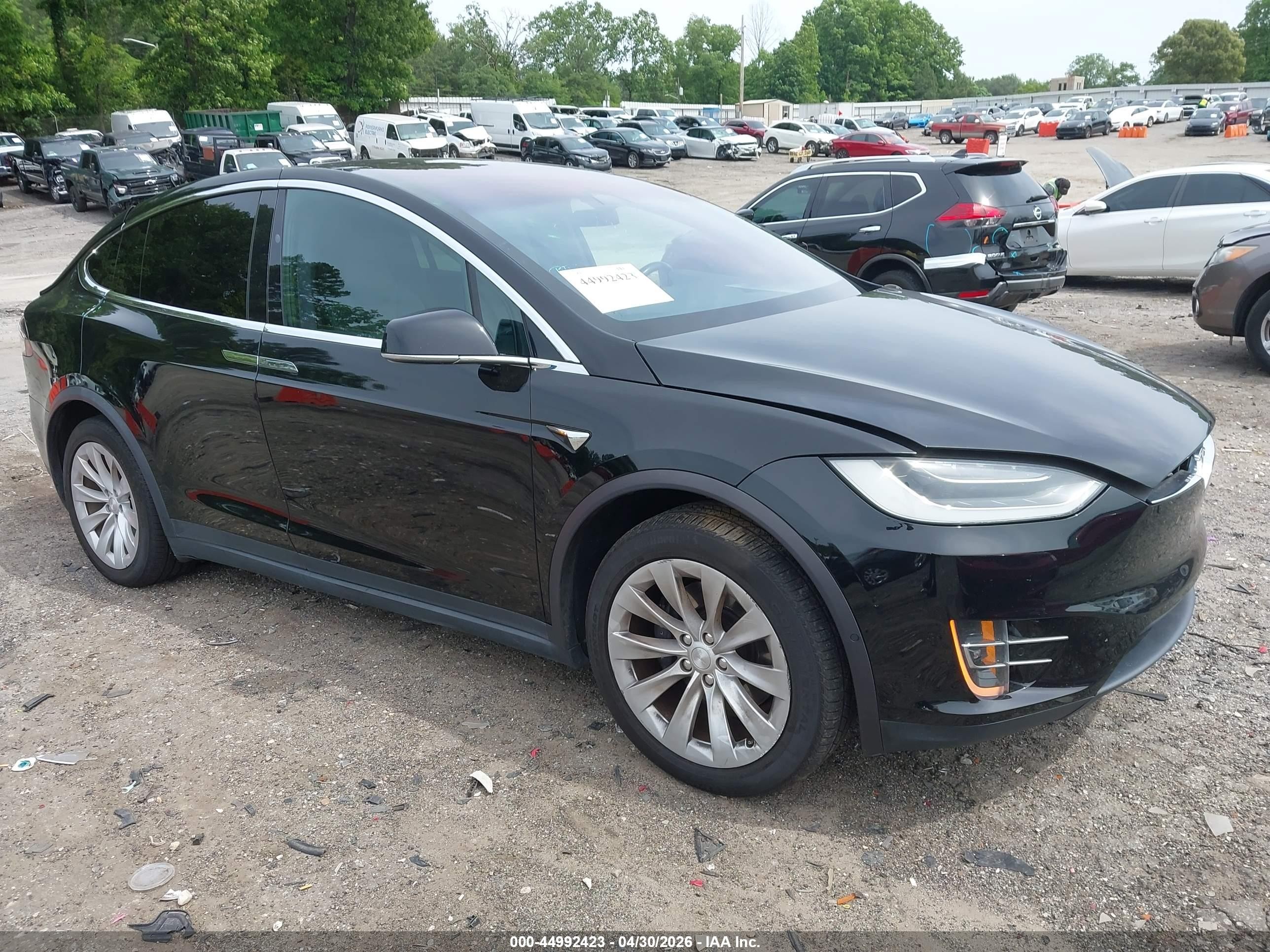 2020 Tesla Model X Long Range, VIN 5YJXCDE26LF221325 — Rear end