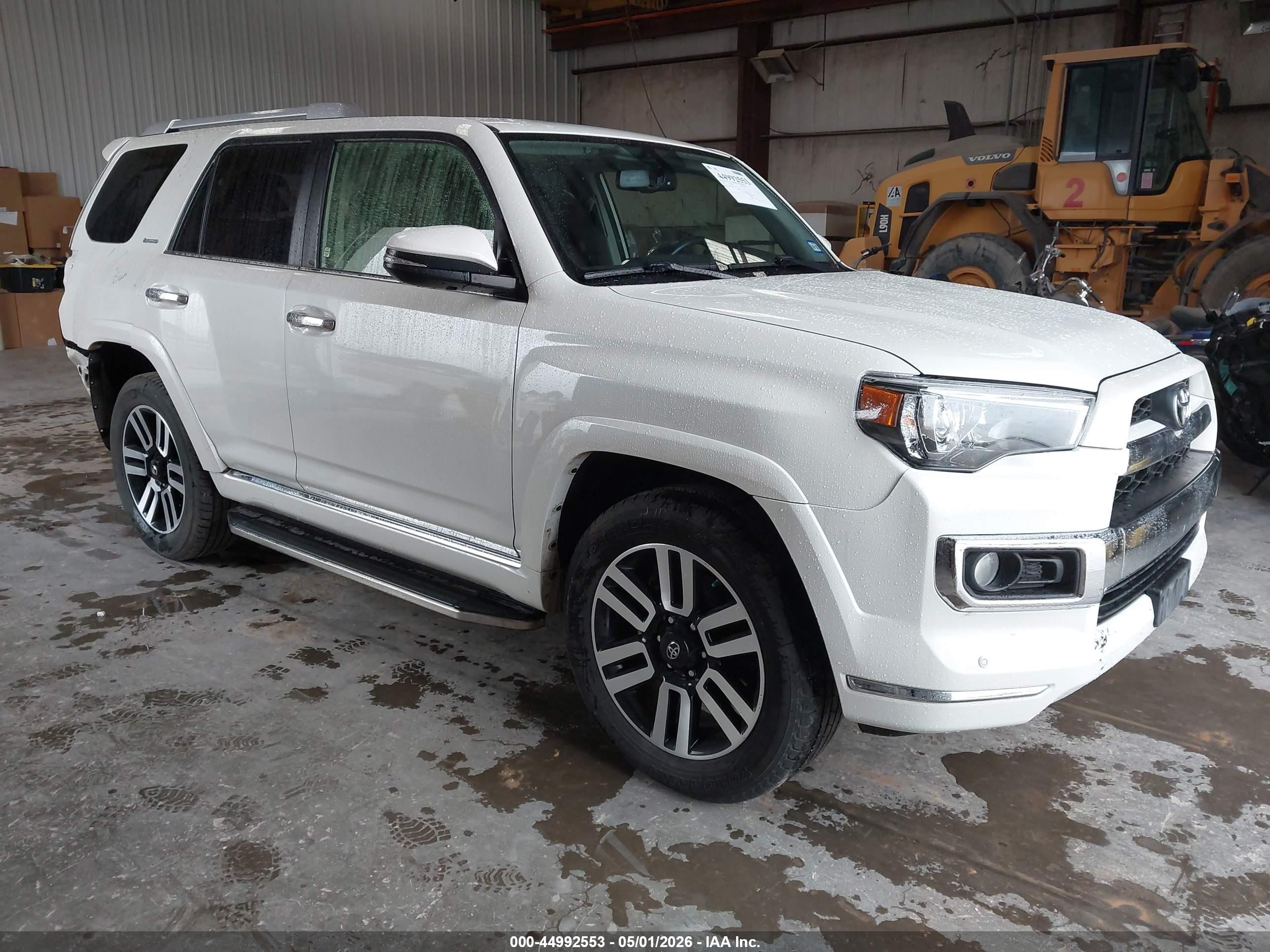 2018 Toyota 4Runner SR5 Premium, VIN JTEBU5JRXJ5606199 — Rear end