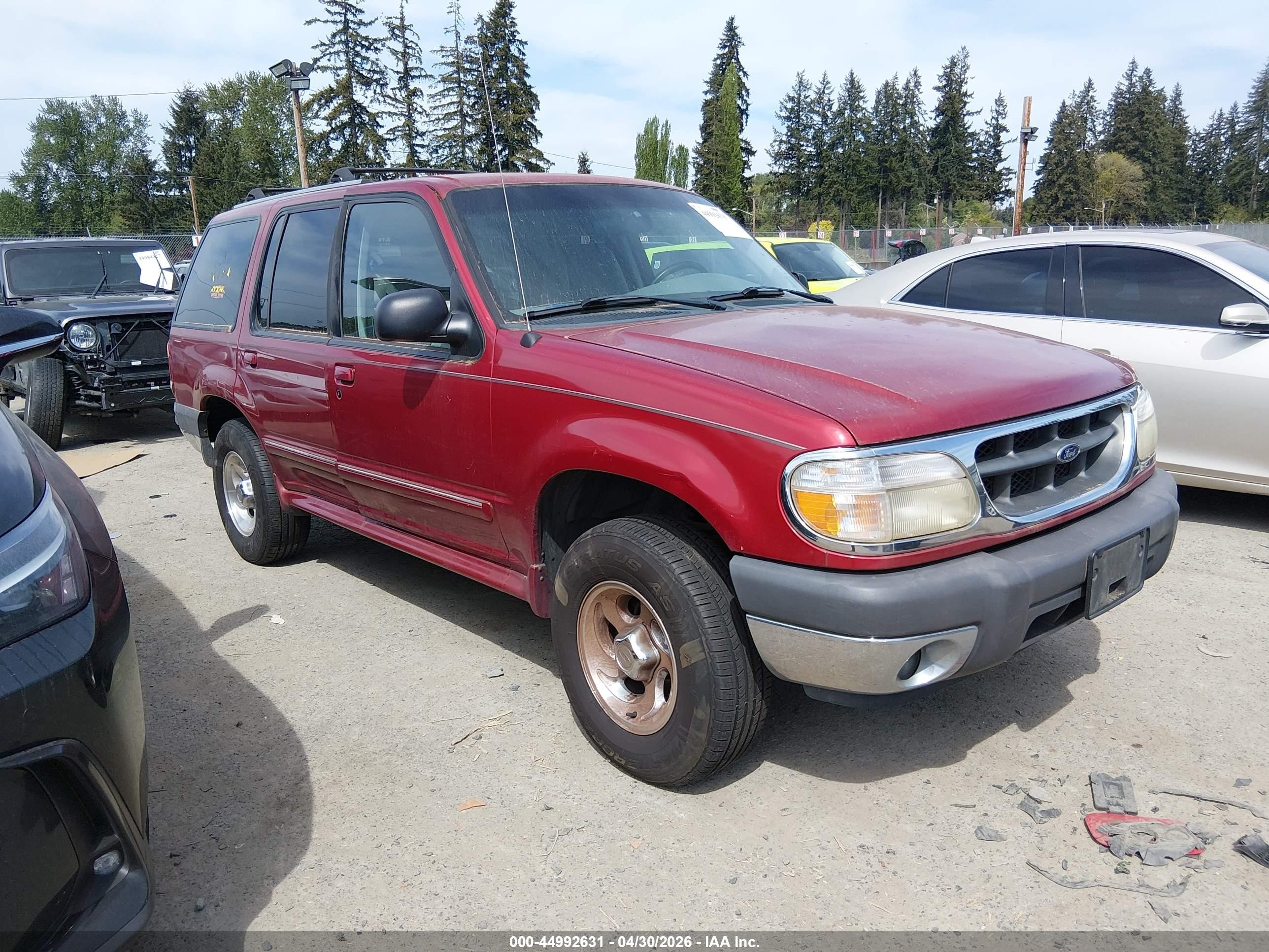 2000 Ford Explorer XLT, VIN 1FMZU73X7YZA13179 — Normal wear