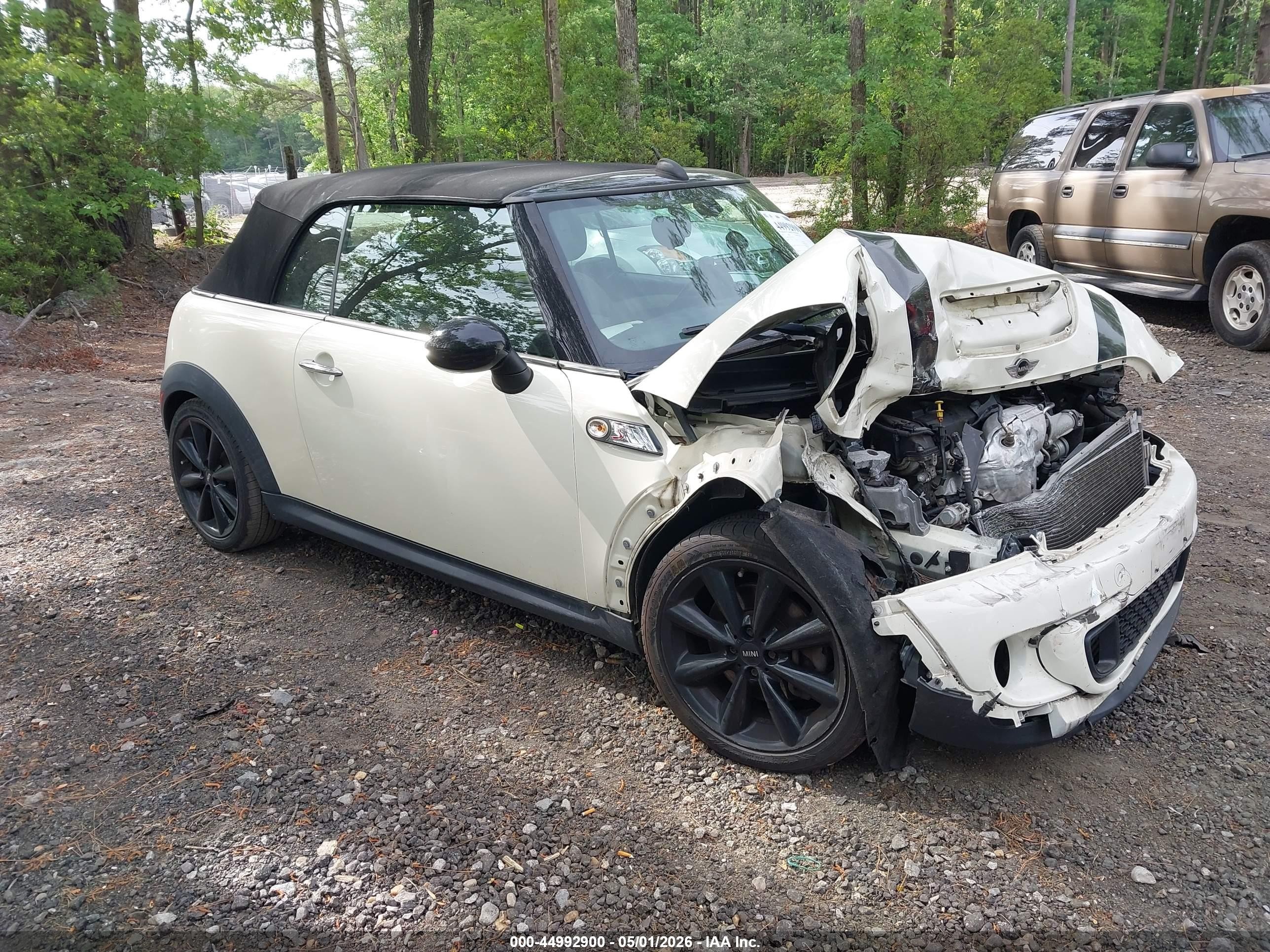 2015 MINI Convertible S, VIN WMWZP3C58FT707993 — Перед