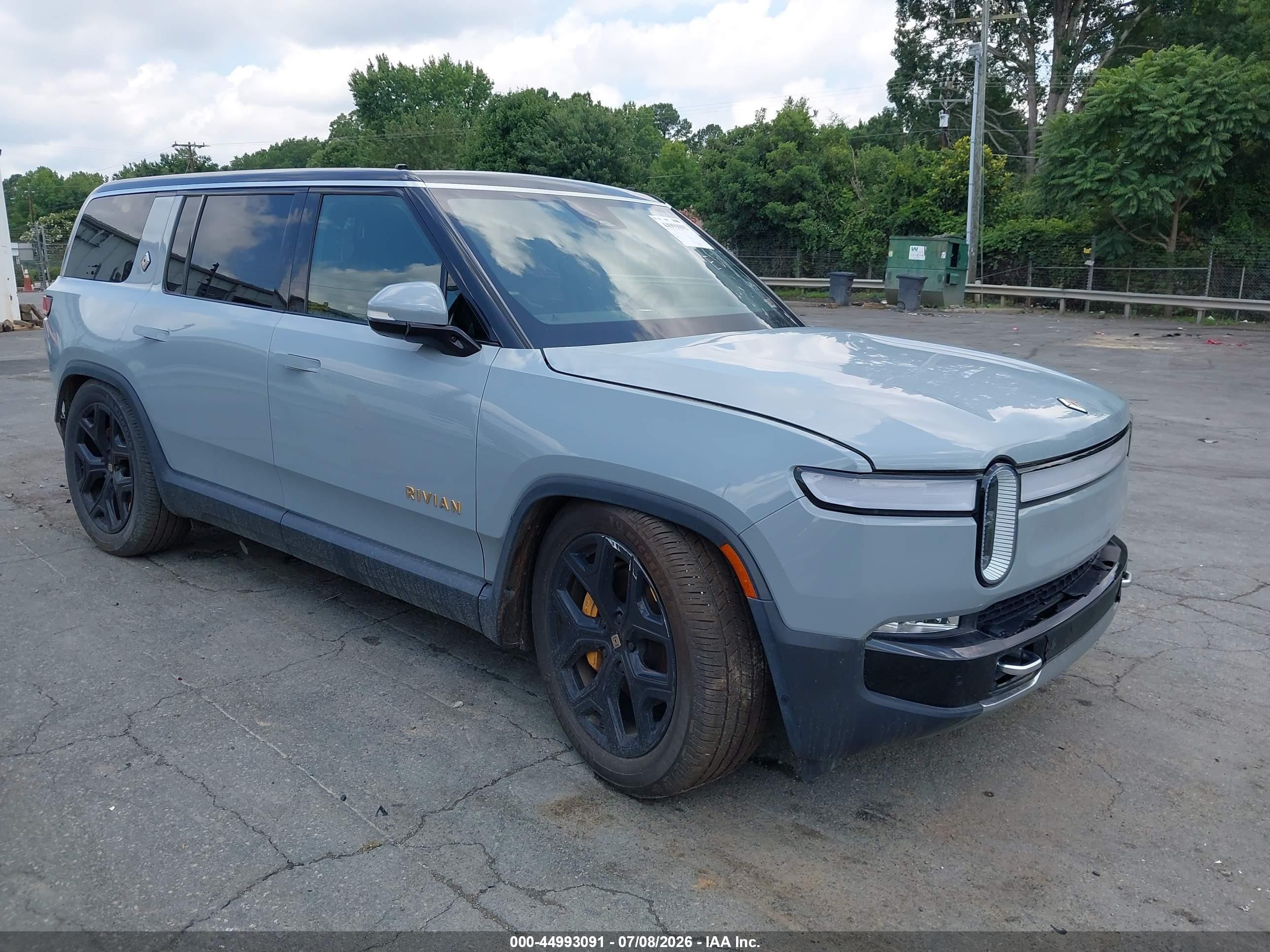 2023 Rivian R1S Adventure, VIN 7PDSGABA4PN025716 — Side