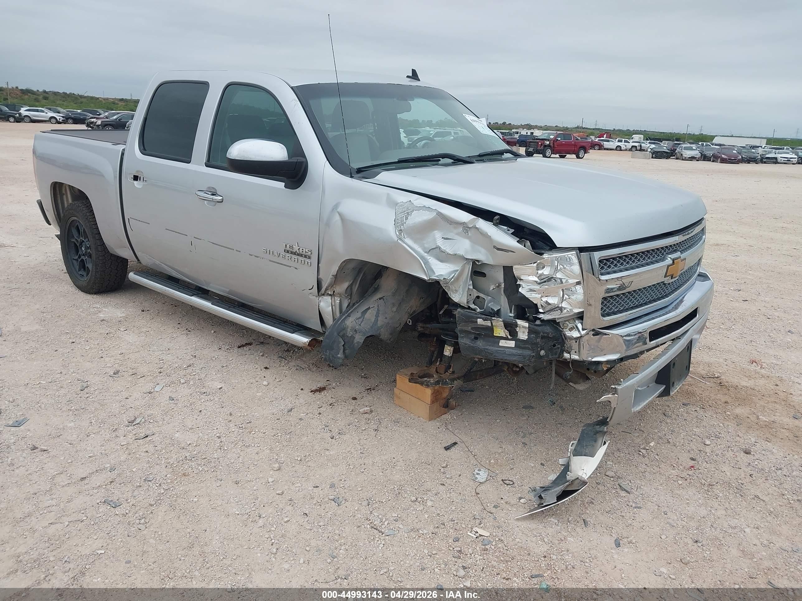 2013 Chevrolet Silverado 1500 LT, VIN 3GCPCSE02DG379756 — Front end