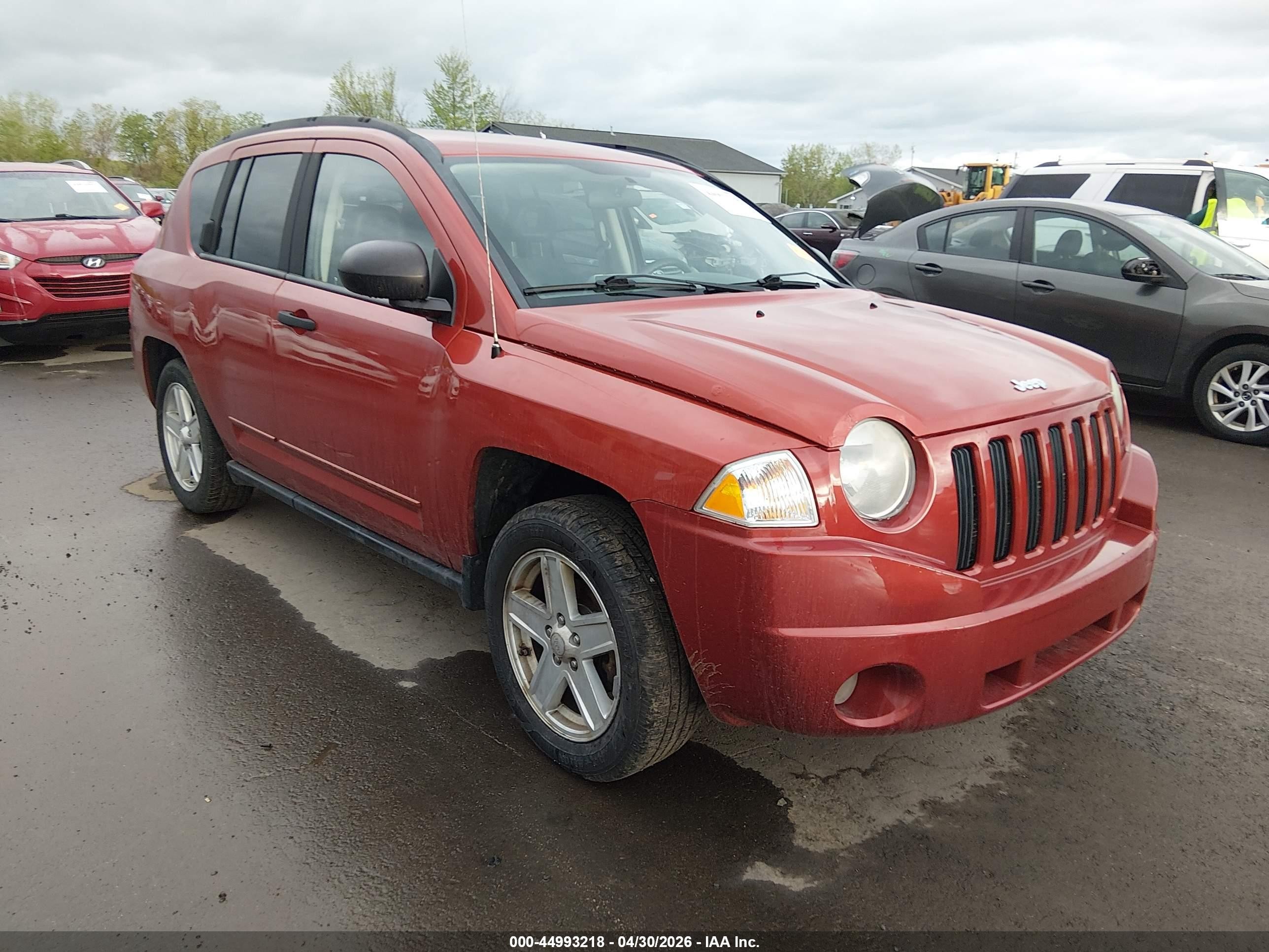 2008 Jeep Compass Sport, VIN 1J8FT47W28D783712 — Бок