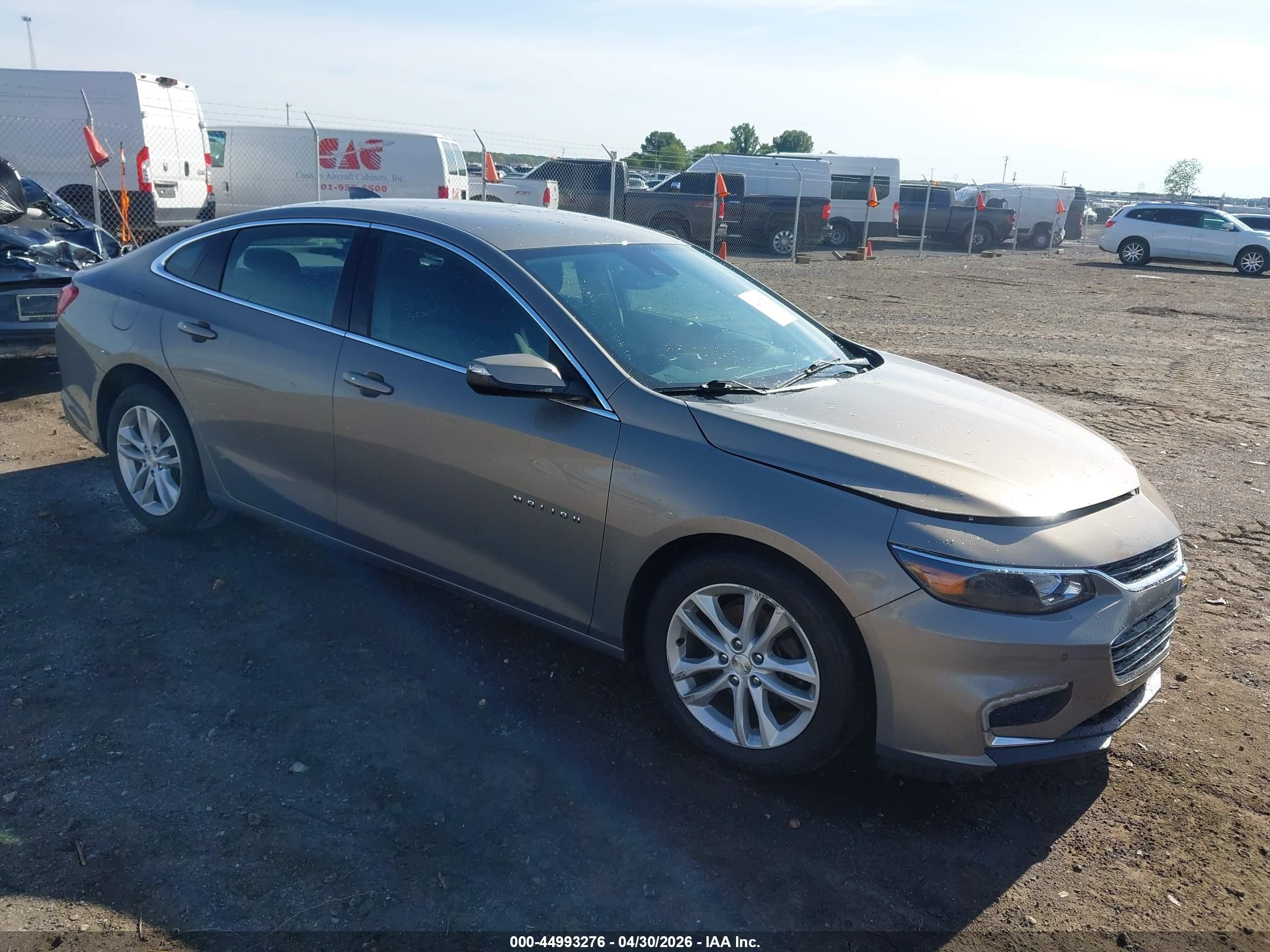 2018 Chevrolet Malibu LT, VIN 1G1ZD5ST6JF165588 — Side