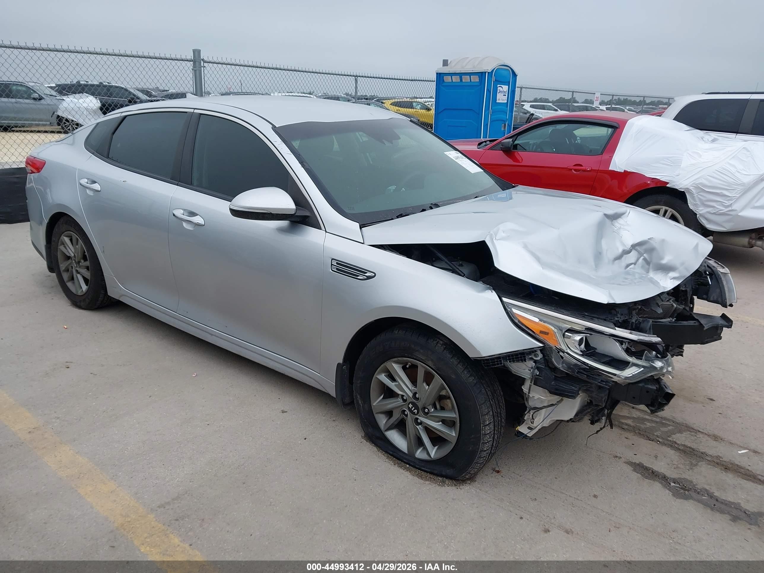 2019 Kia Optima LX, VIN 5XXGT4L39KG309311 — Front end