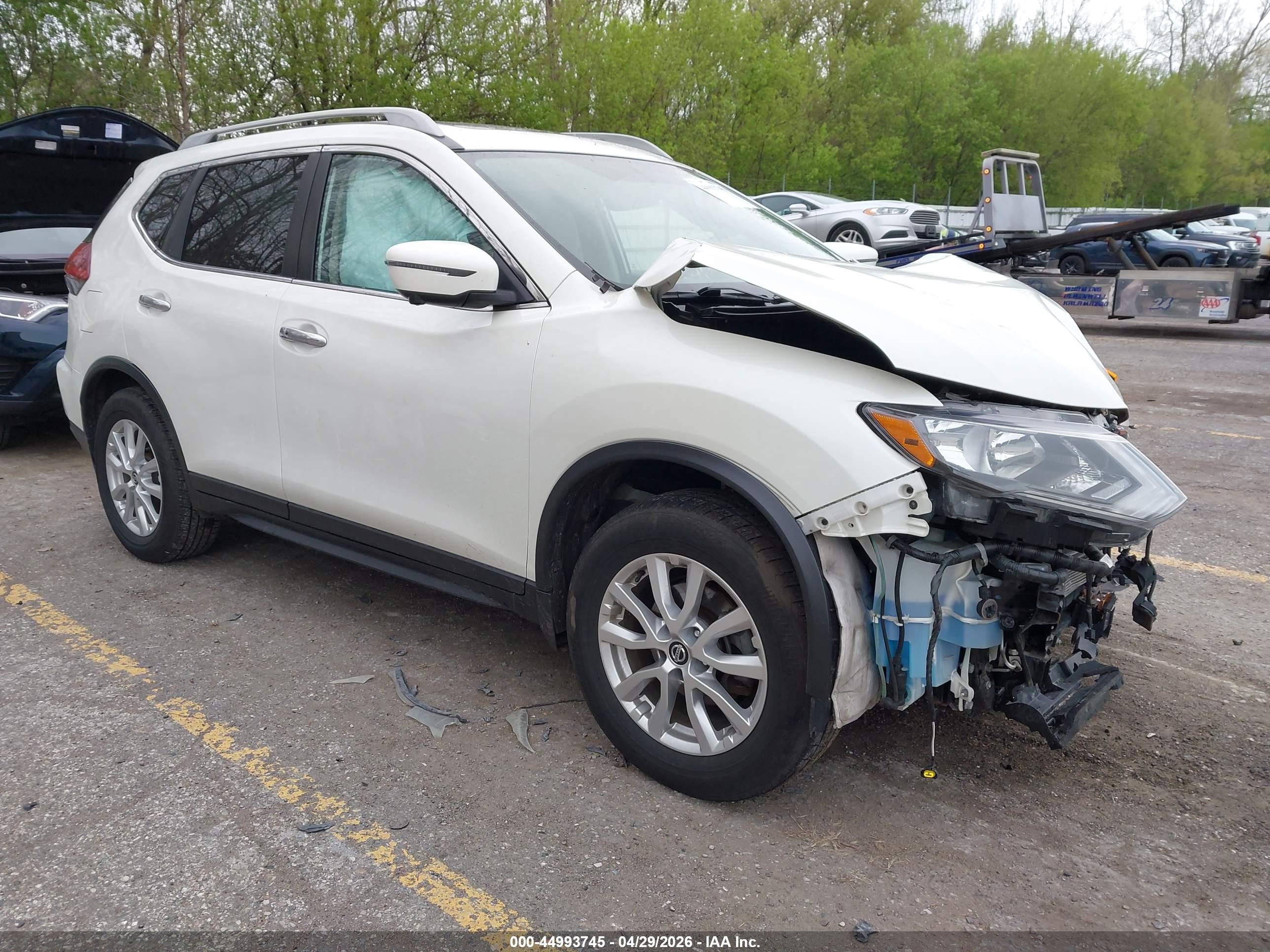 2018 Nissan Rogue SV, VIN 5N1AT2MV3JC829878 — Front end