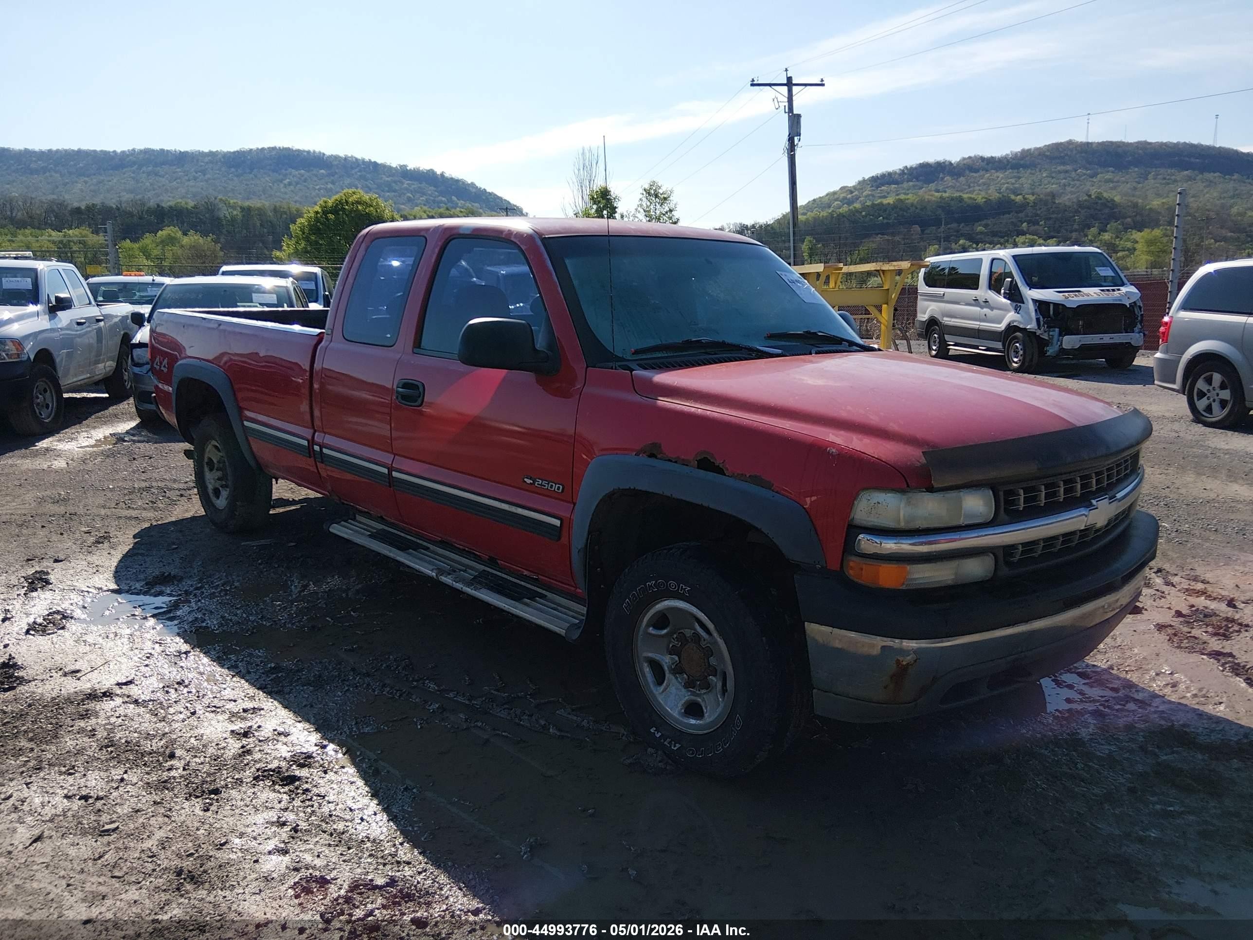 2000 Chevrolet Silverado 2500 LT, VIN 1GCGK29U0YE157083 — Normal wear