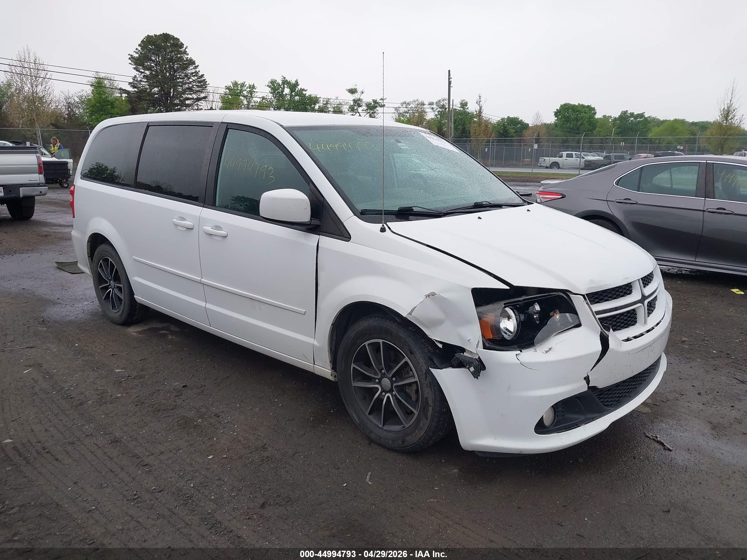 2015 Dodge Grand Caravan R/T, VIN 2C4RDGEG8FR594247 — Перед