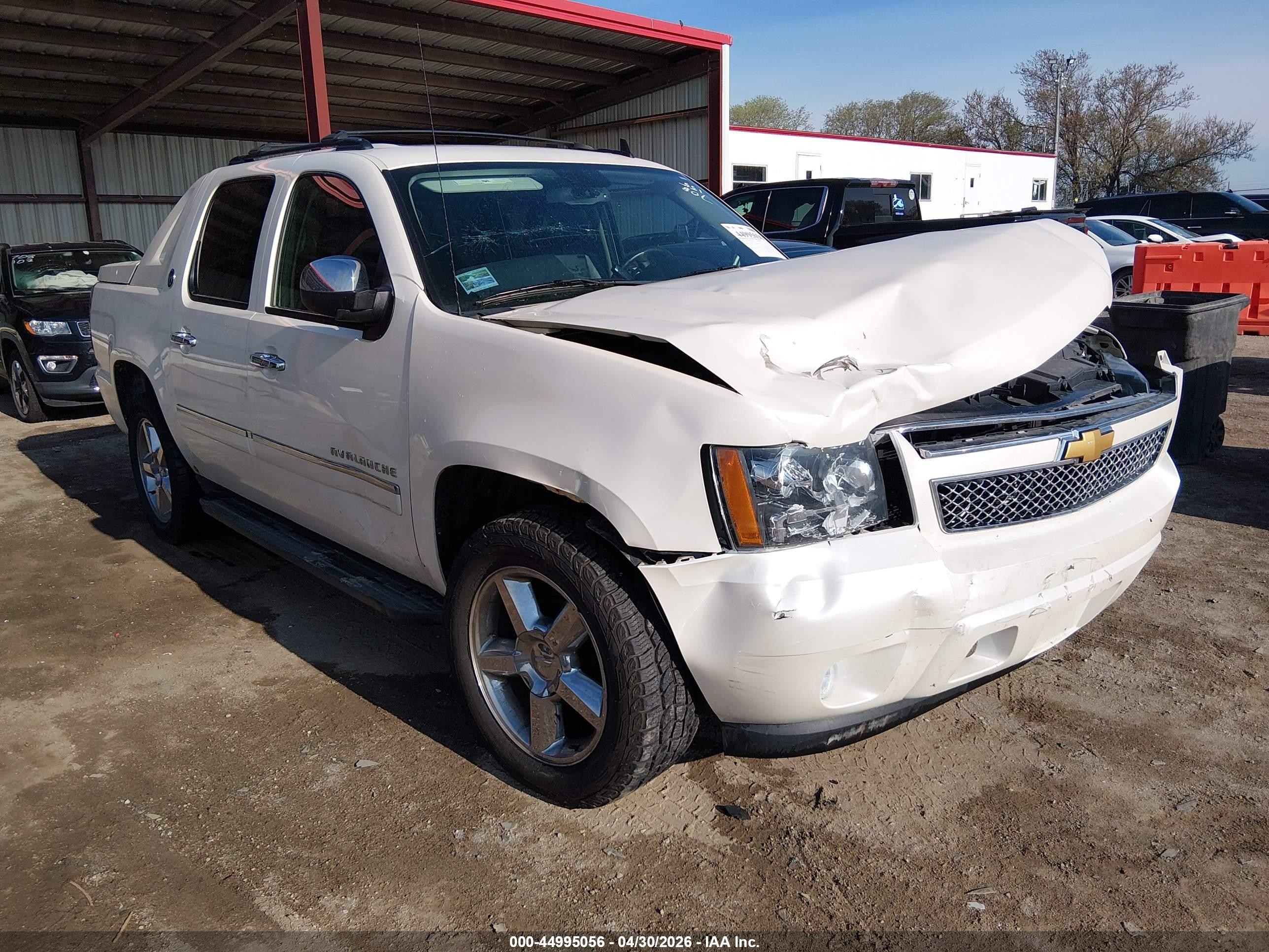 2013 Chevrolet Avalanche LTZ, VIN 3GNTKGE7XDG293145 — Front end