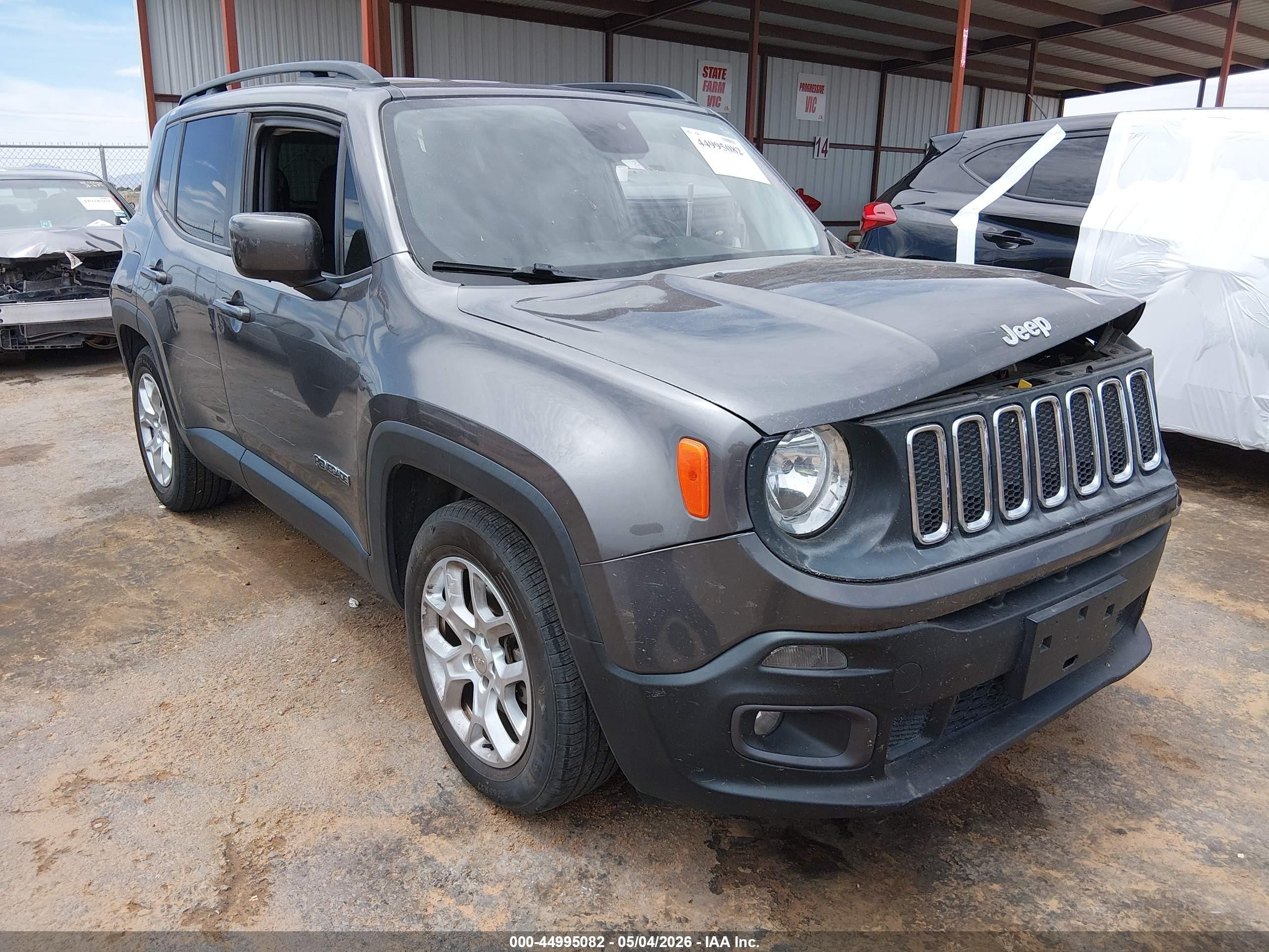 2017 Jeep Renegade Latitude, VIN ZACCJABB5HPE58590 — Front end