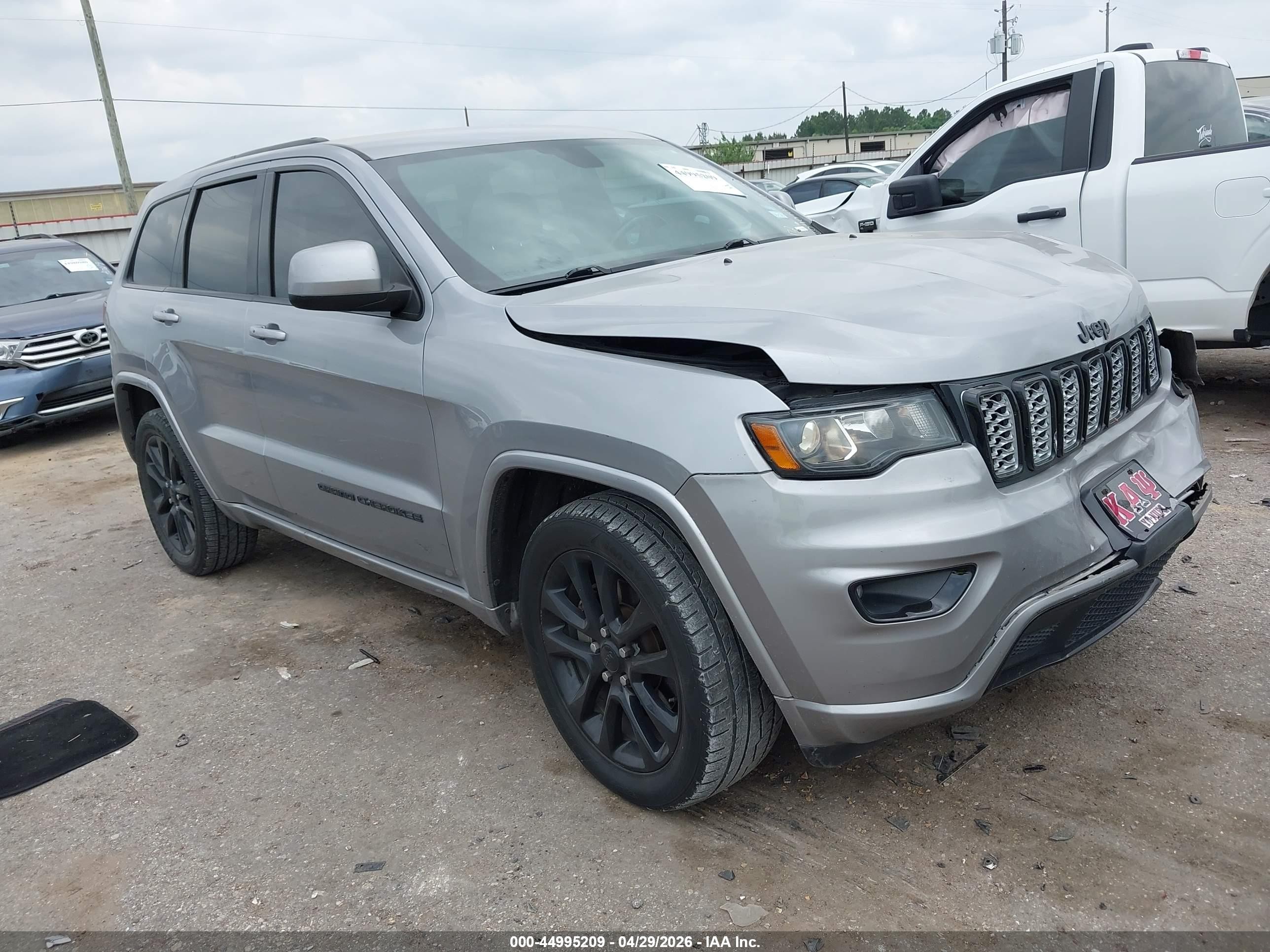 2021 Jeep Grand Cherokee Laredo E, VIN 1C4RJEAG7MC553472 — Front end