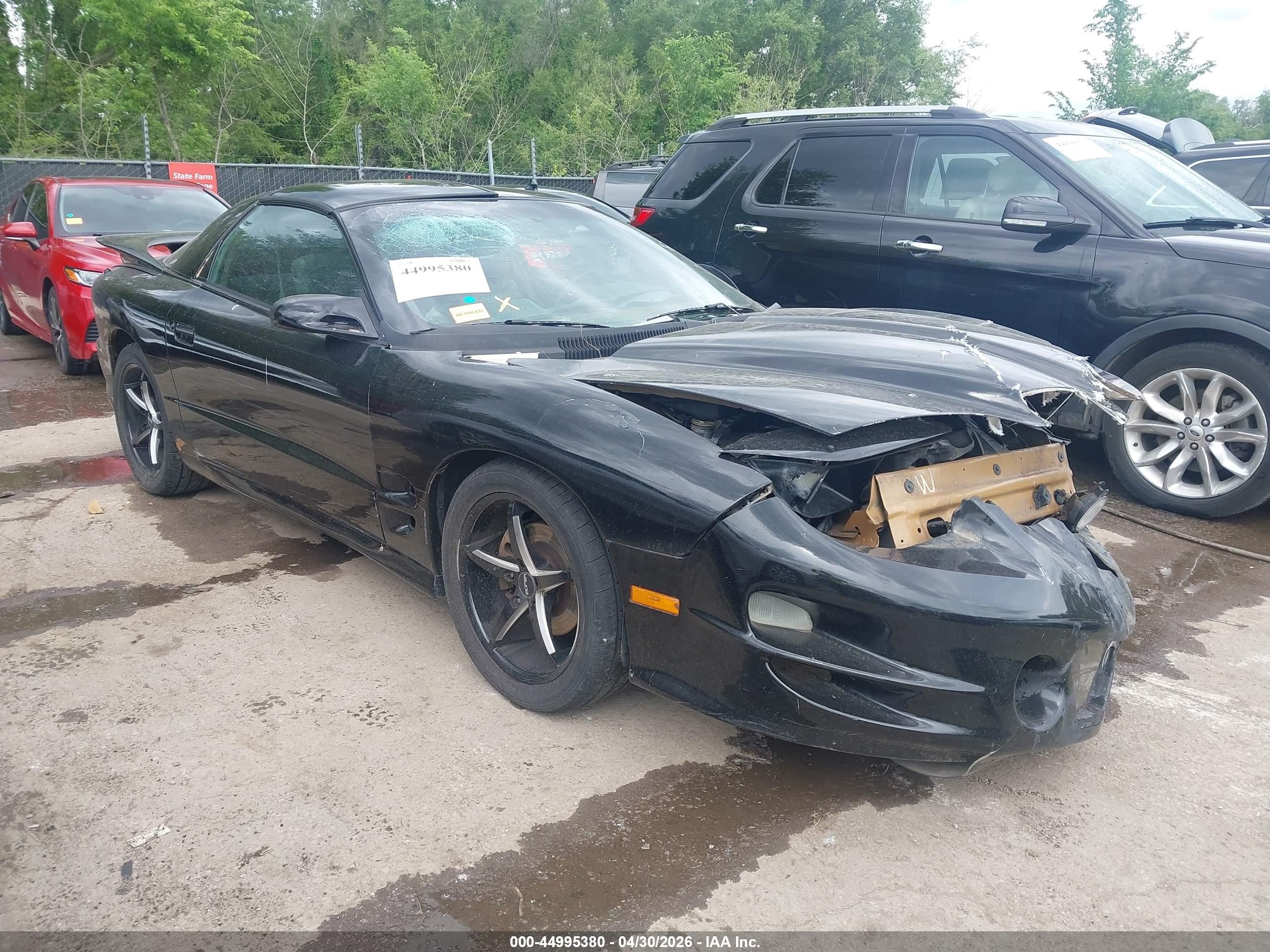 1998 Pontiac Firebird Formula, VIN 2G2FV22GXW2219206 — Front end