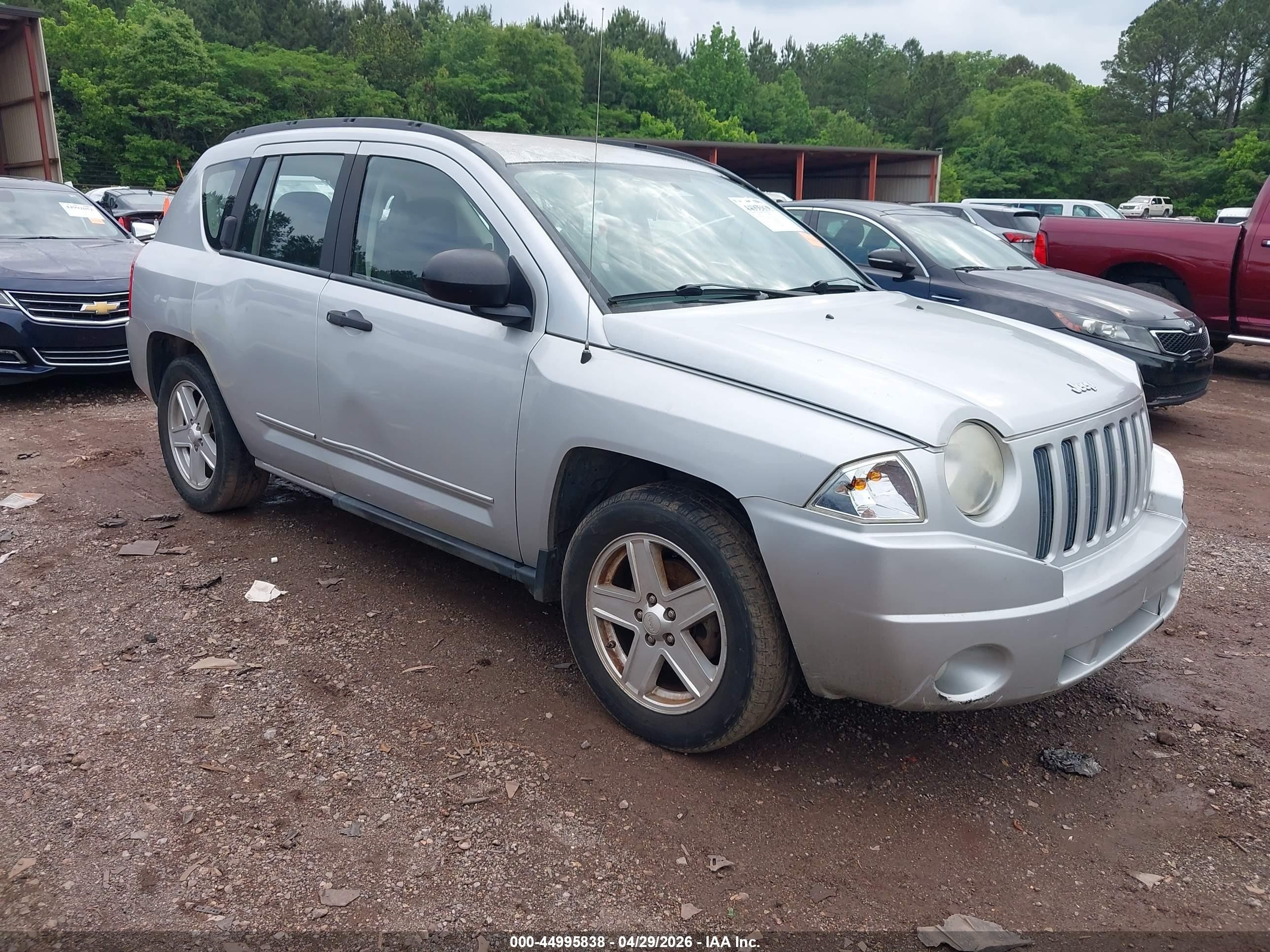 2009 Jeep Compass Sport, VIN 1J4FT47B89D110696 — Front end